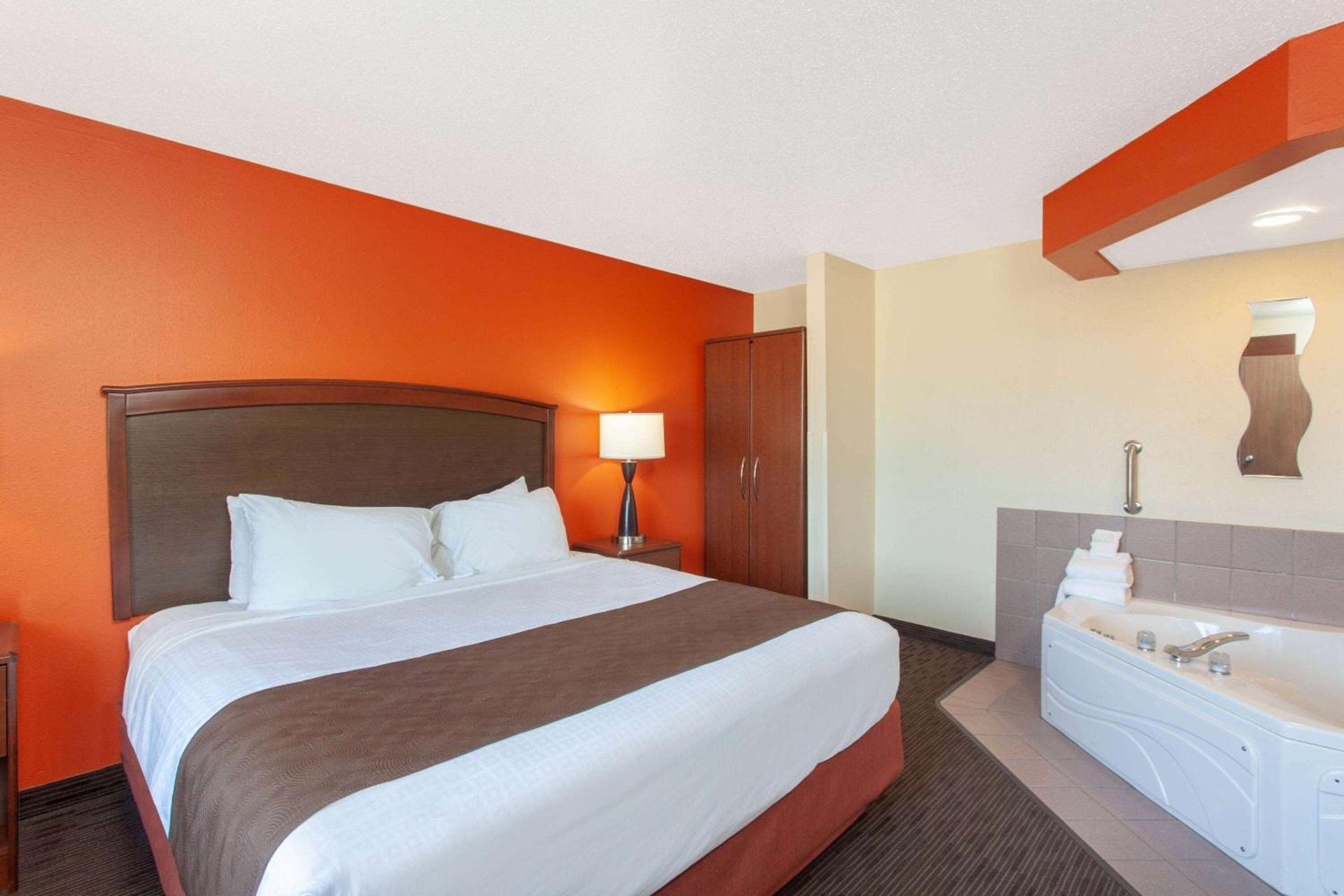 AmericInn by Wyndham St Cloud MN I-94 photo 7