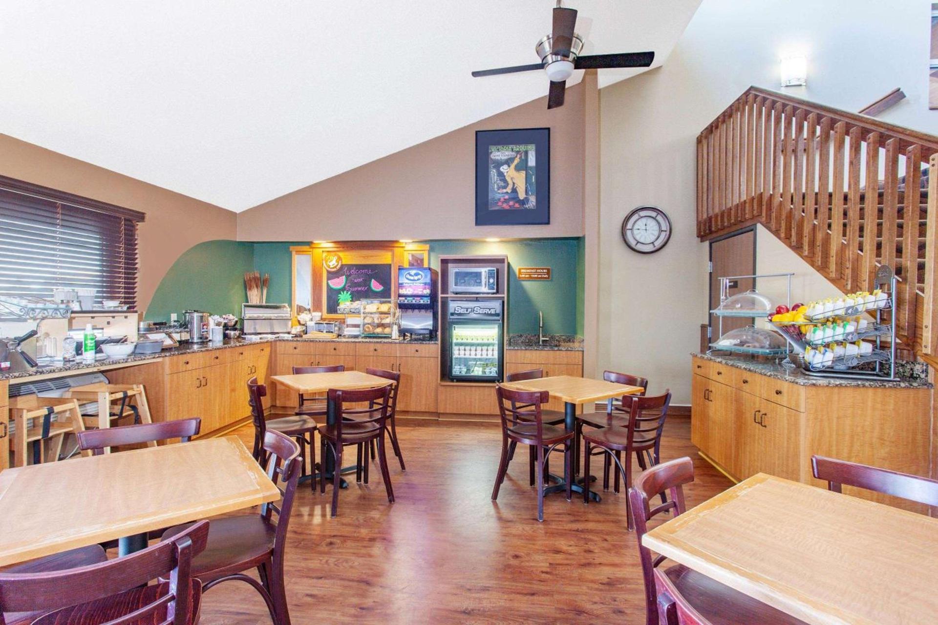 AmericInn by Wyndham St Cloud MN I-94 photo 13