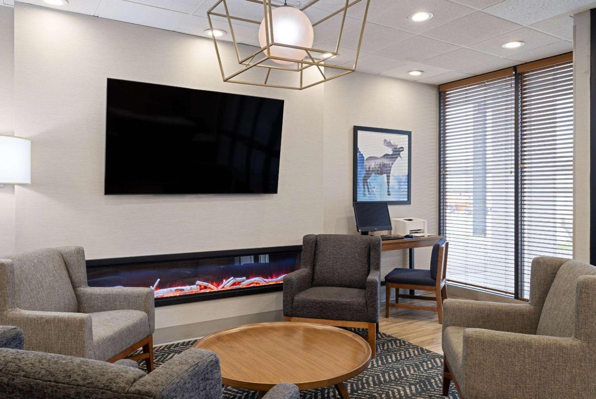 AmericInn by Wyndham Casper Event Center Area photo 5