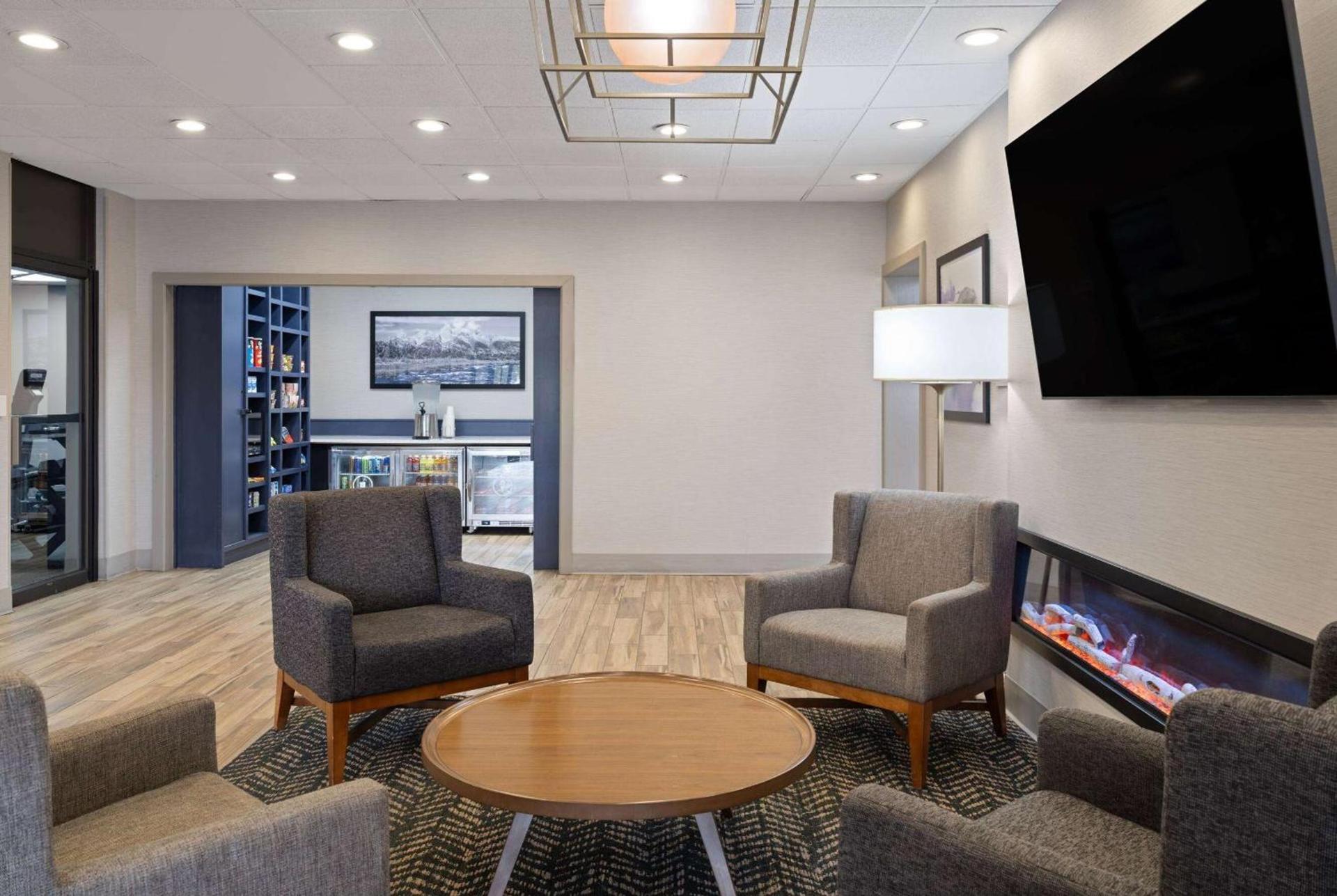 AmericInn by Wyndham Casper Event Center Area photo 6
