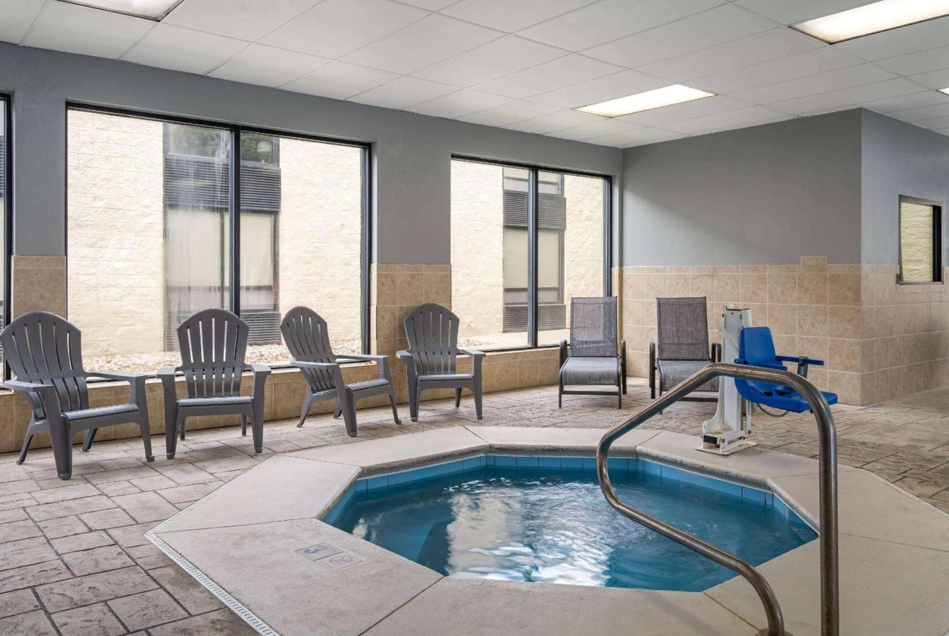 AmericInn by Wyndham Casper Event Center Area photo 10
