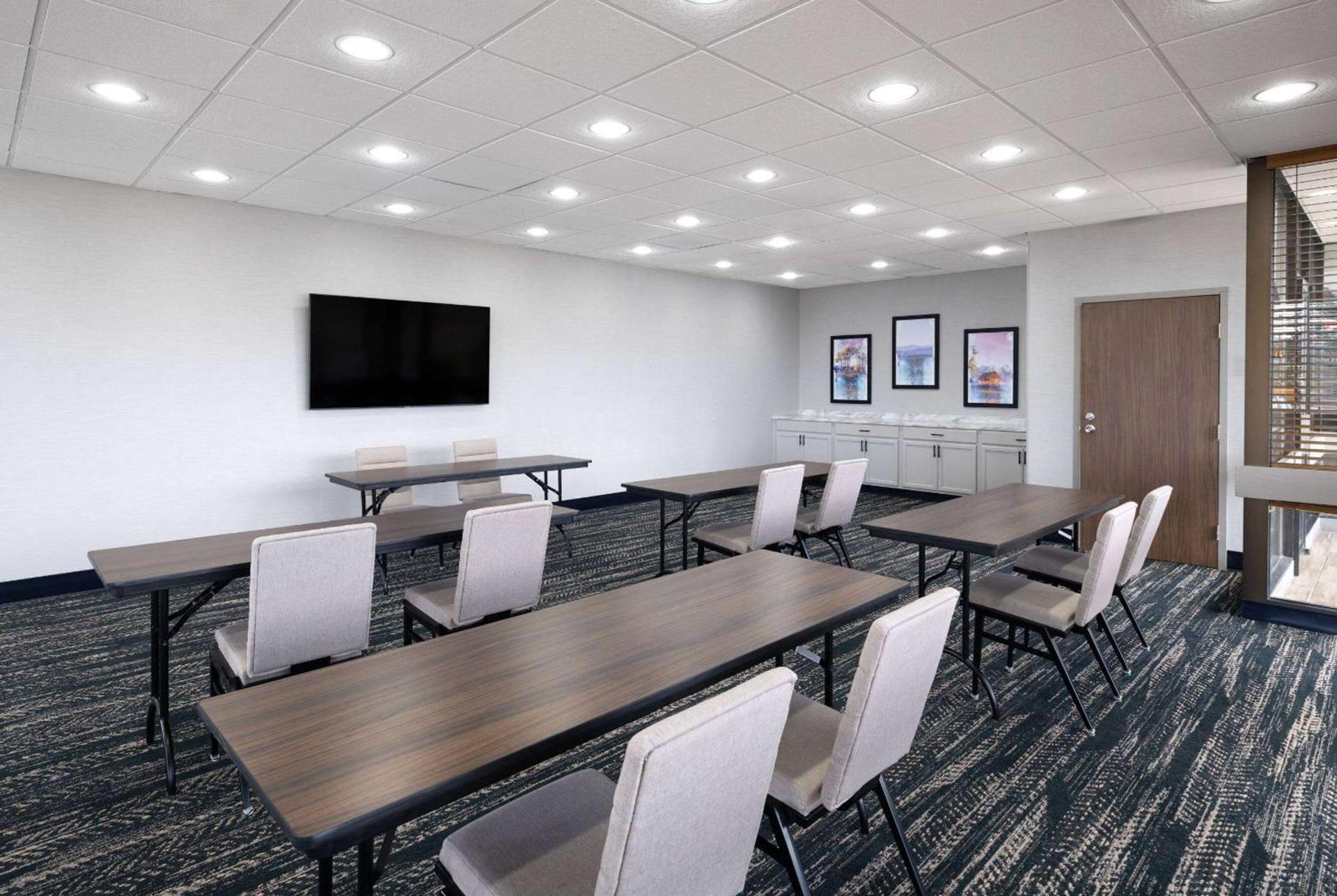 AmericInn by Wyndham Casper Event Center Area photo 15