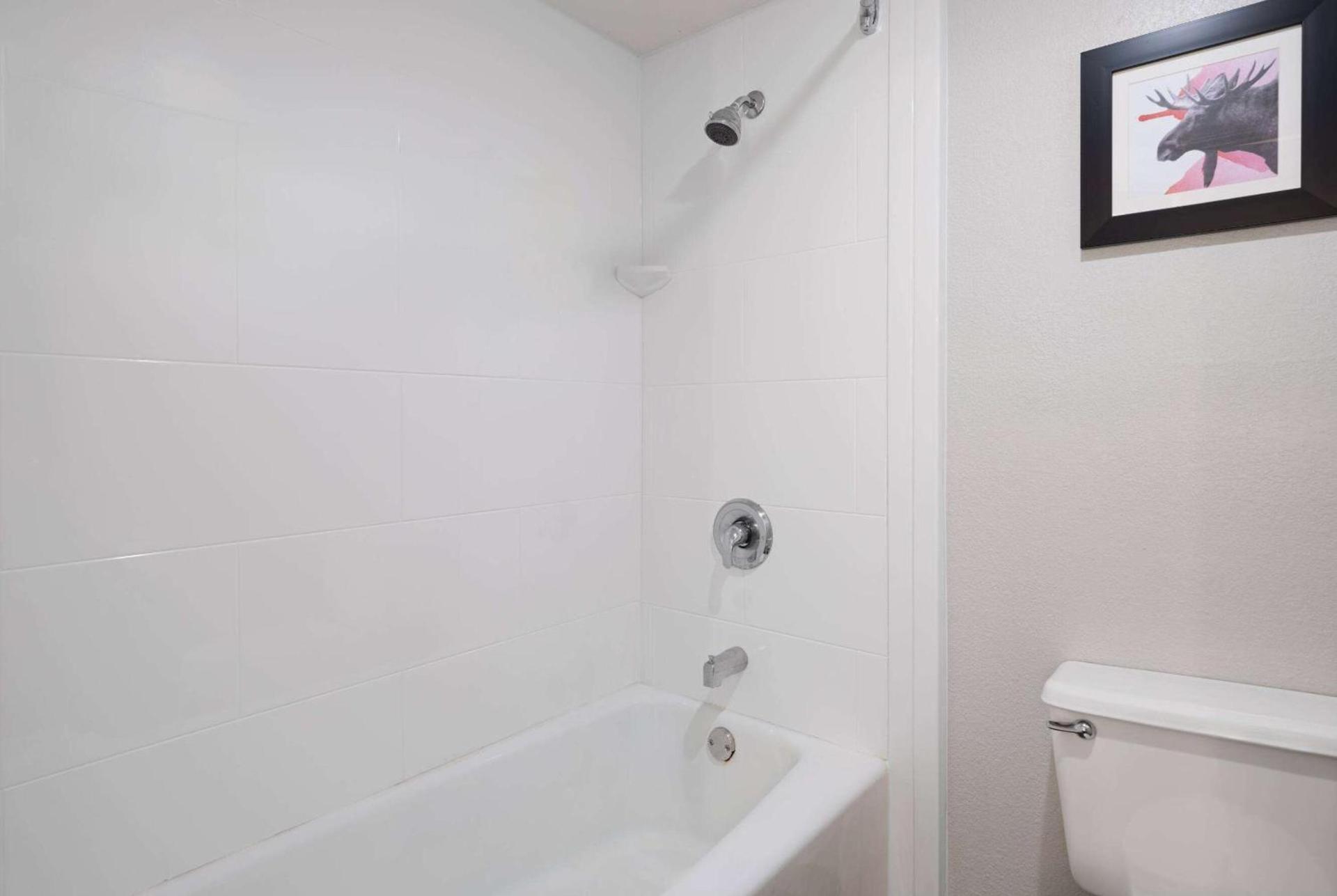 AmericInn by Wyndham Casper Event Center Area photo 17