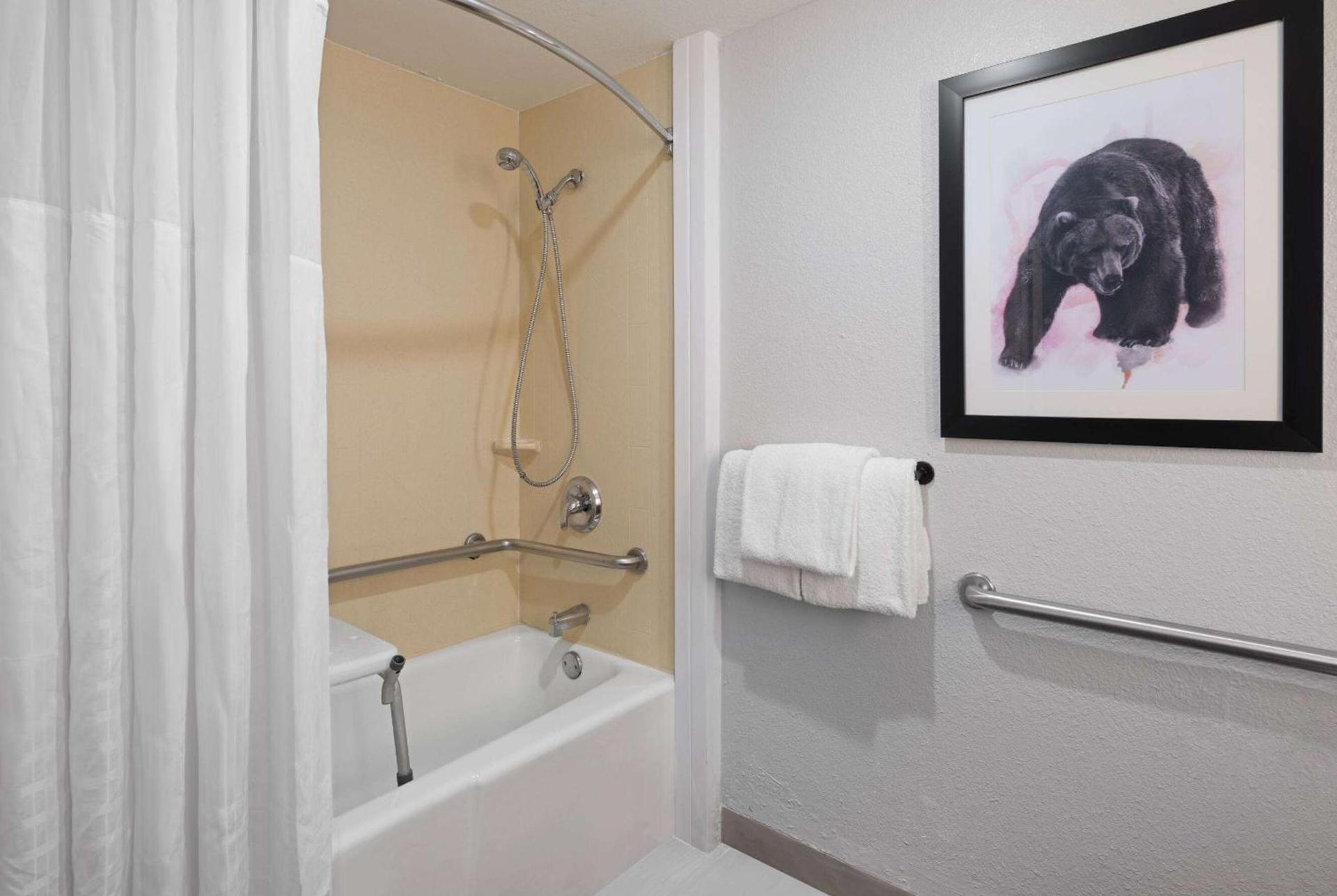 AmericInn by Wyndham Casper Event Center Area photo 19