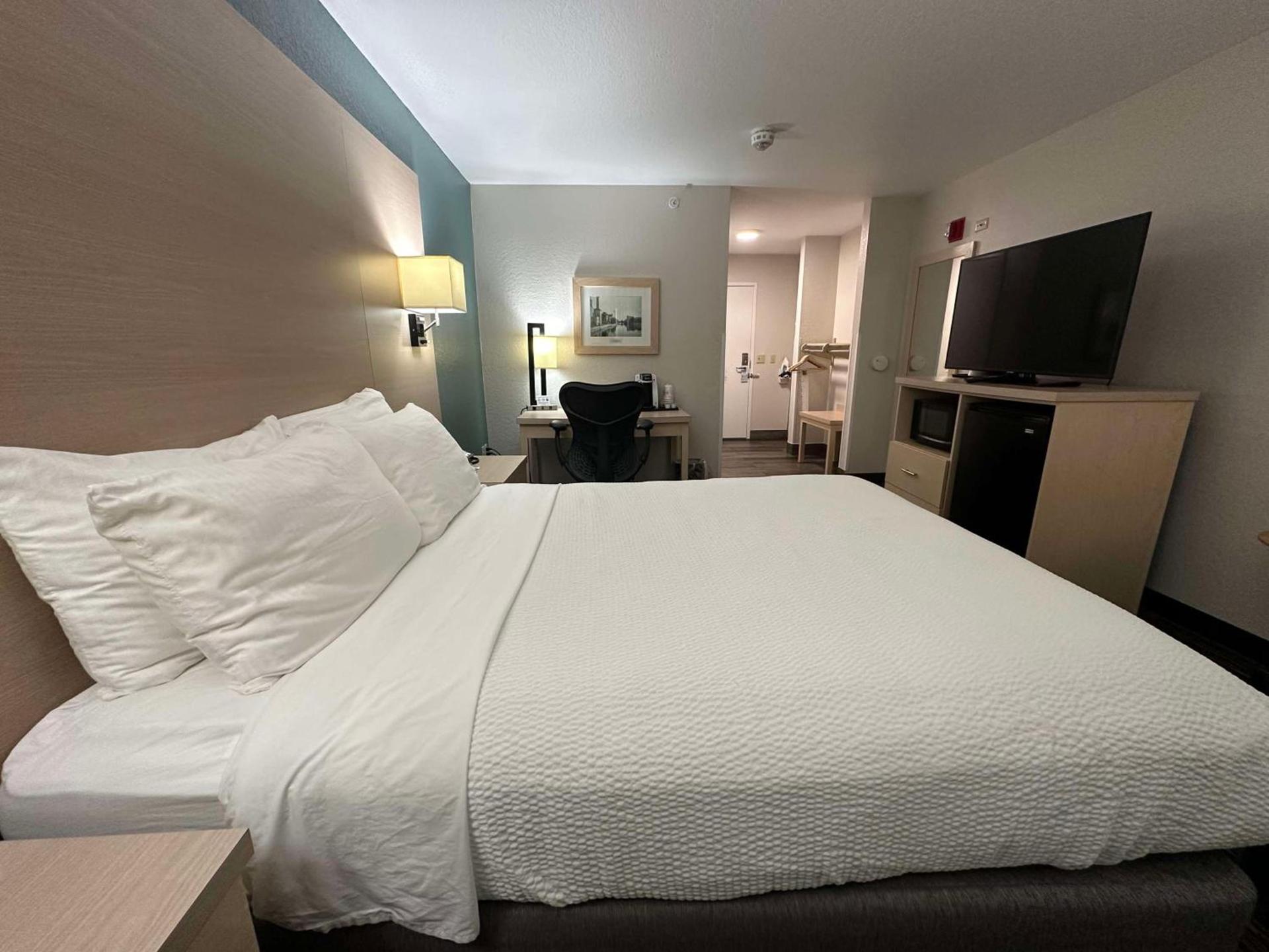 Best Western Watertown photo 14