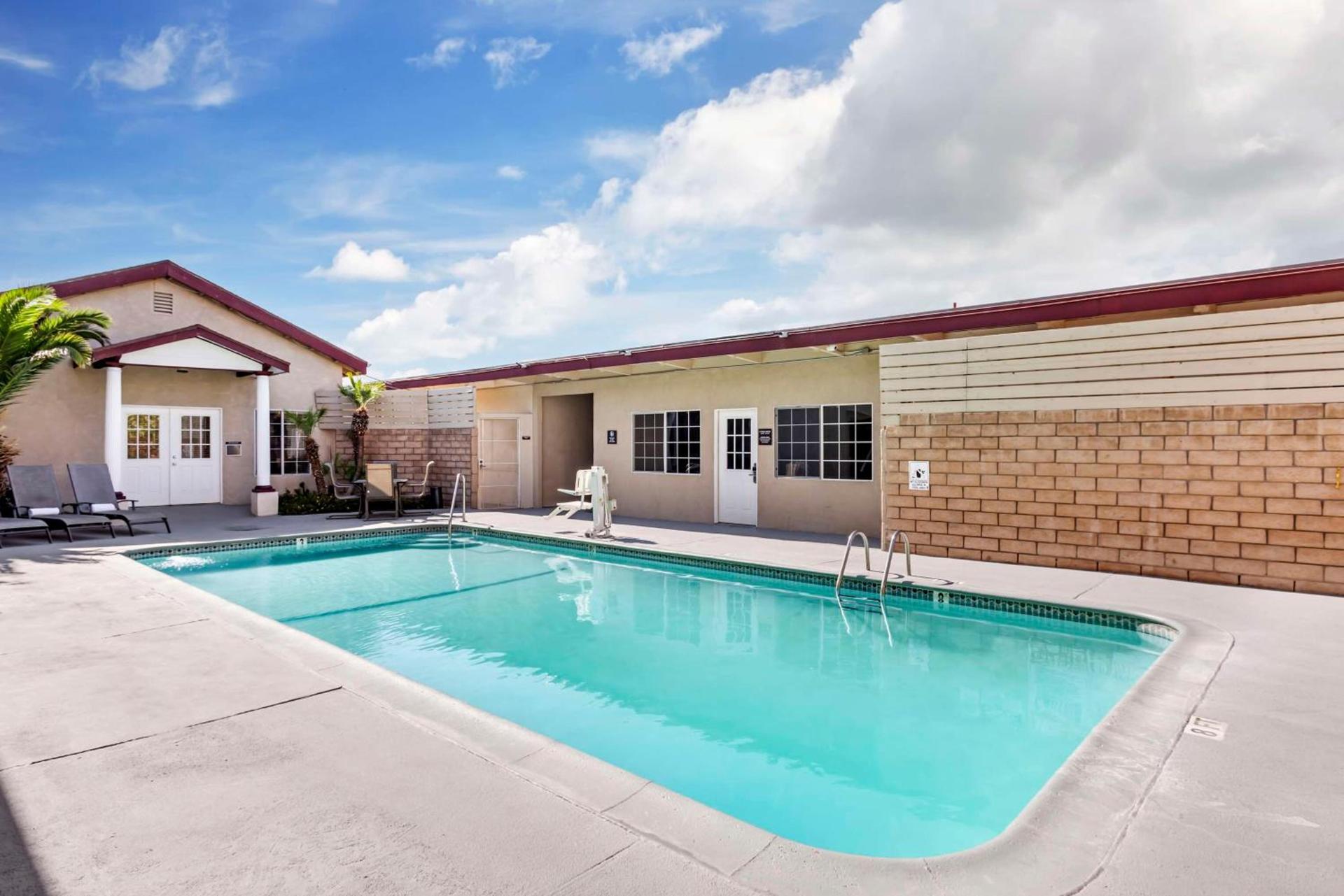 Best Western China Lake Inn photo 2