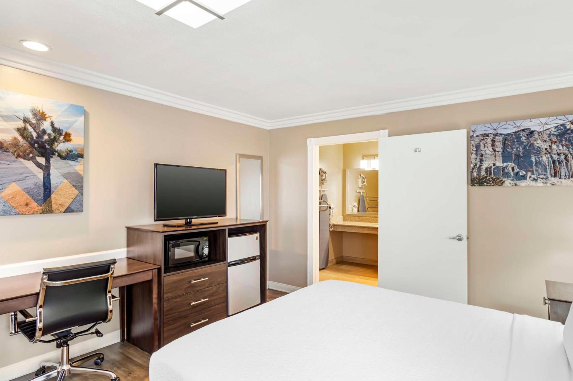 Best Western China Lake Inn photo 22