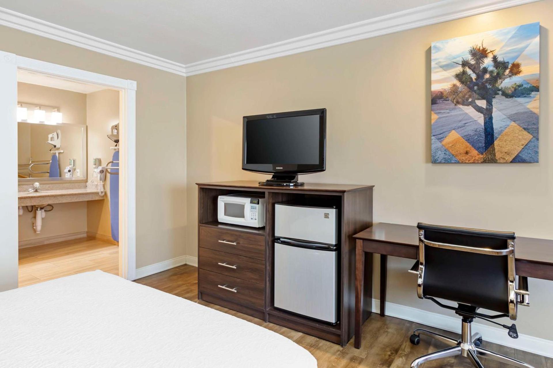 Best Western China Lake Inn photo 25