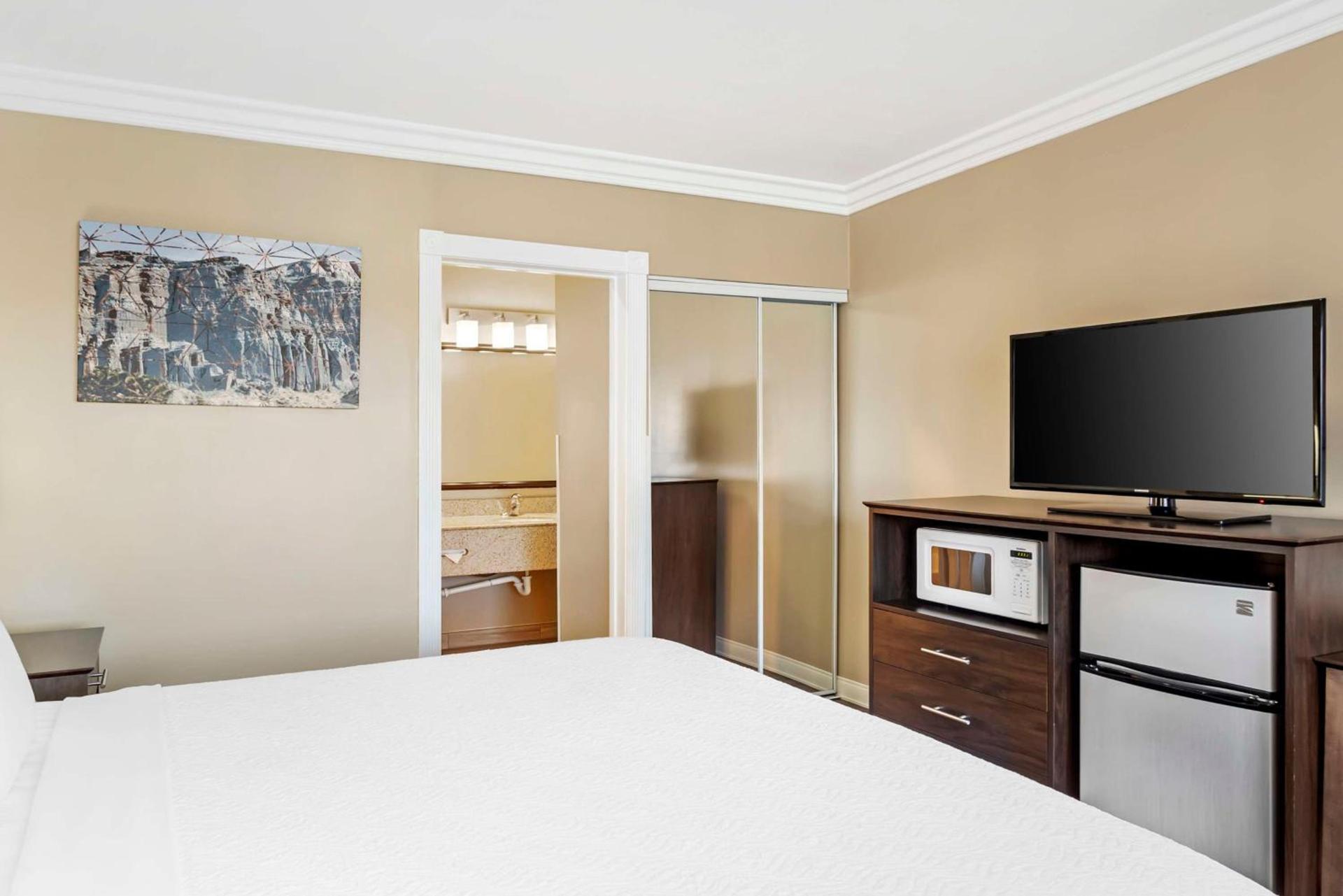 Best Western China Lake Inn photo 38