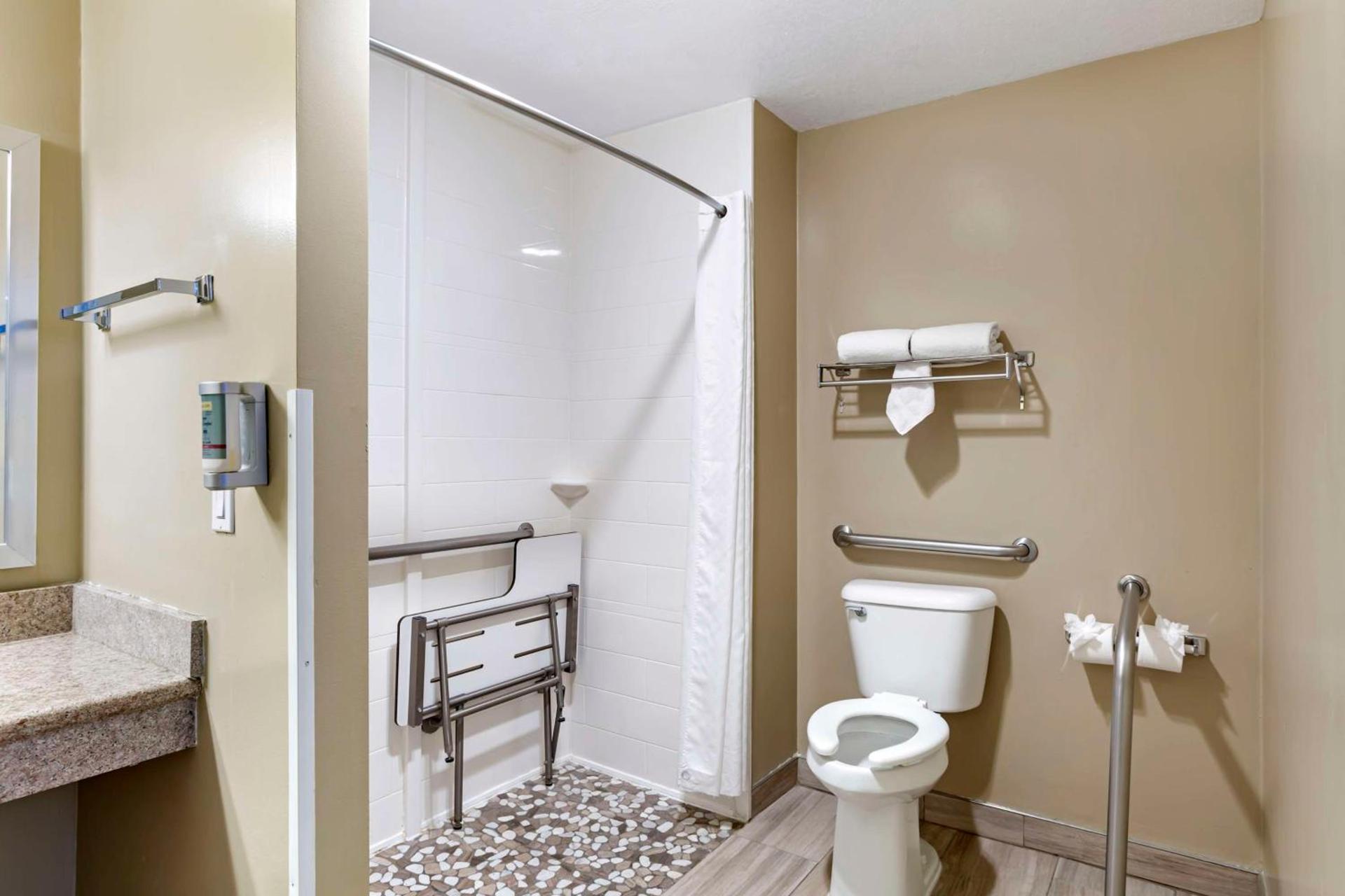 Best Western China Lake Inn photo 39