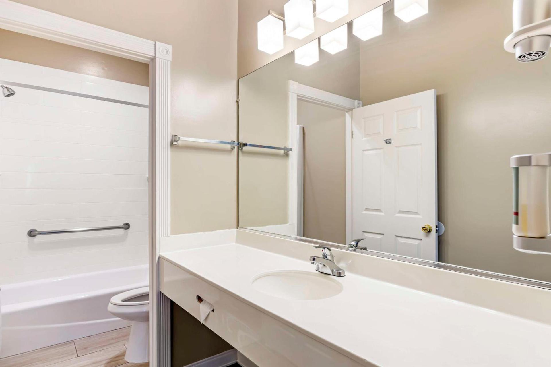 Best Western China Lake Inn photo 41