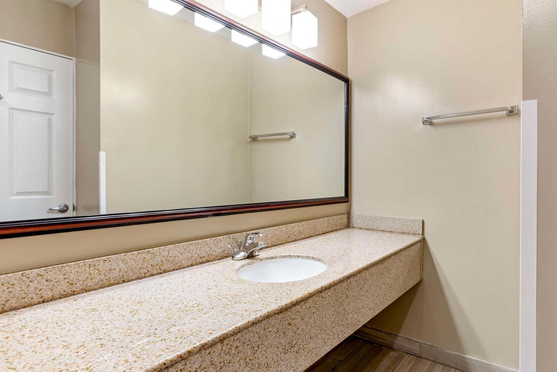 Best Western China Lake Inn photo 42