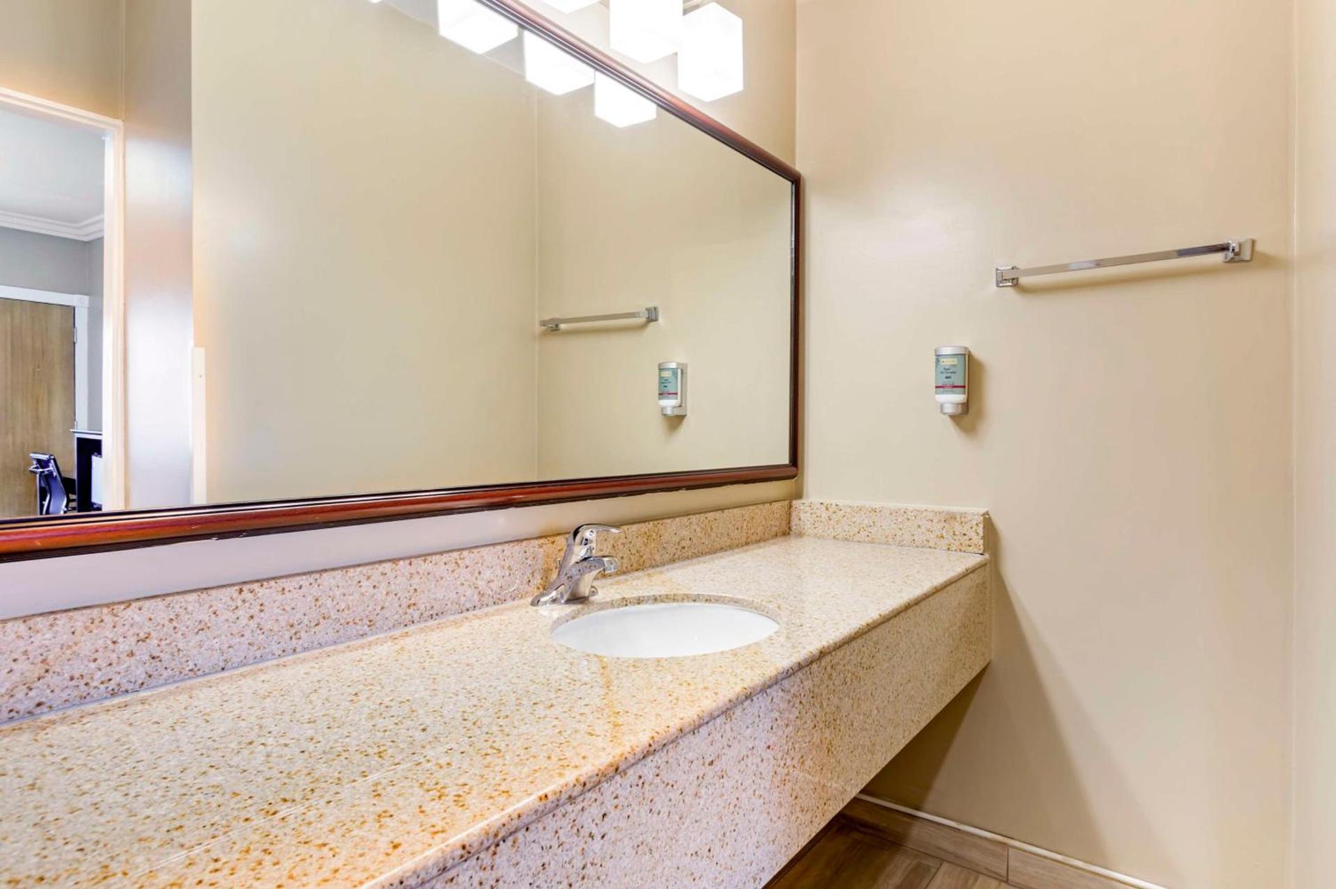 Best Western China Lake Inn photo 45
