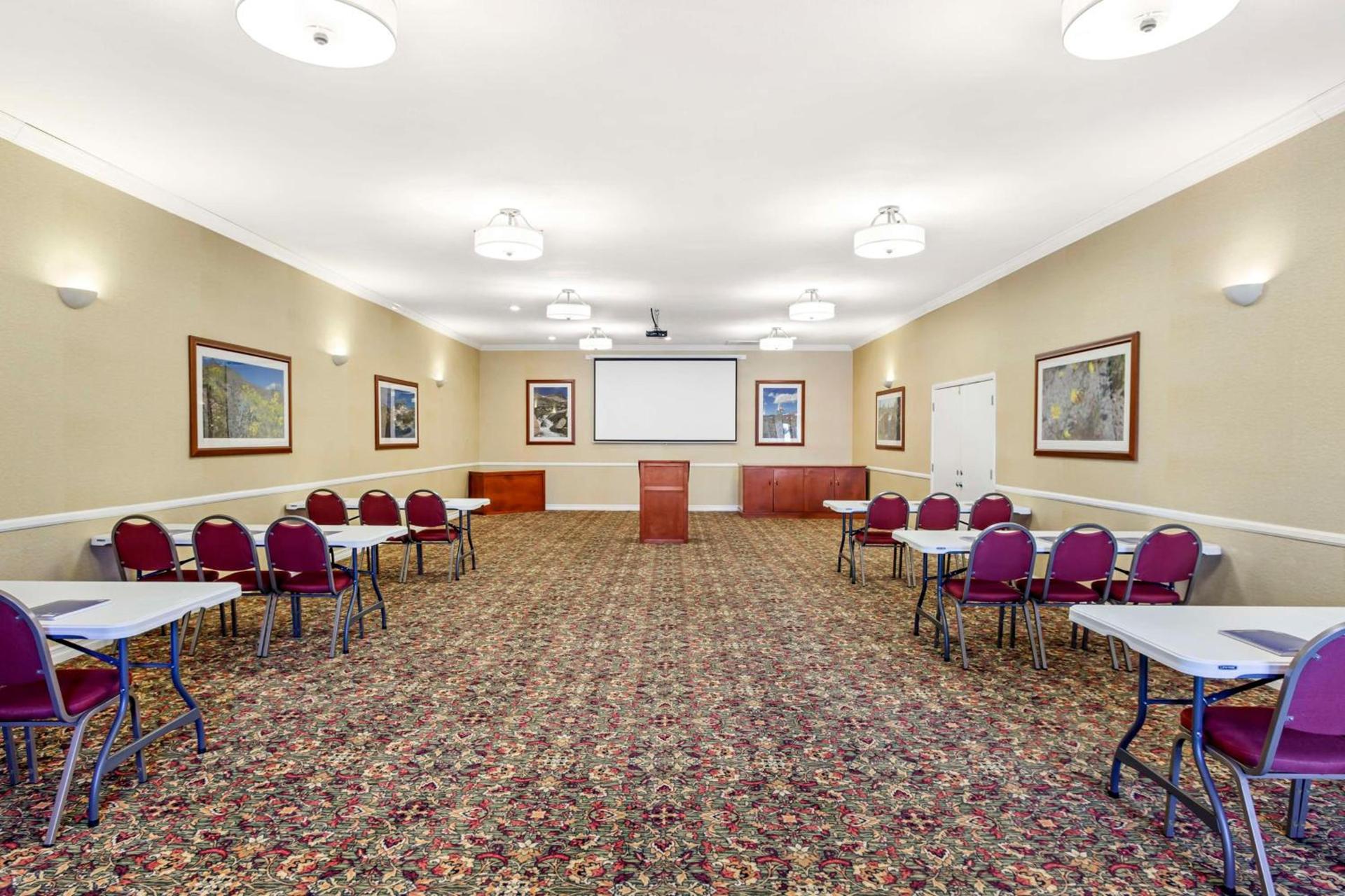 Best Western China Lake Inn photo 17