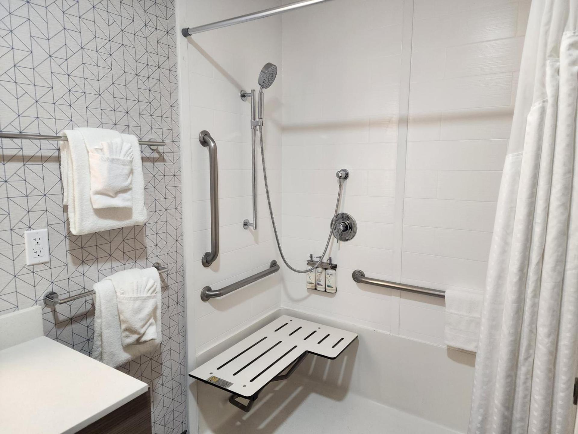 Holiday Inn Express & Suites Lathrop by IHG photo 28