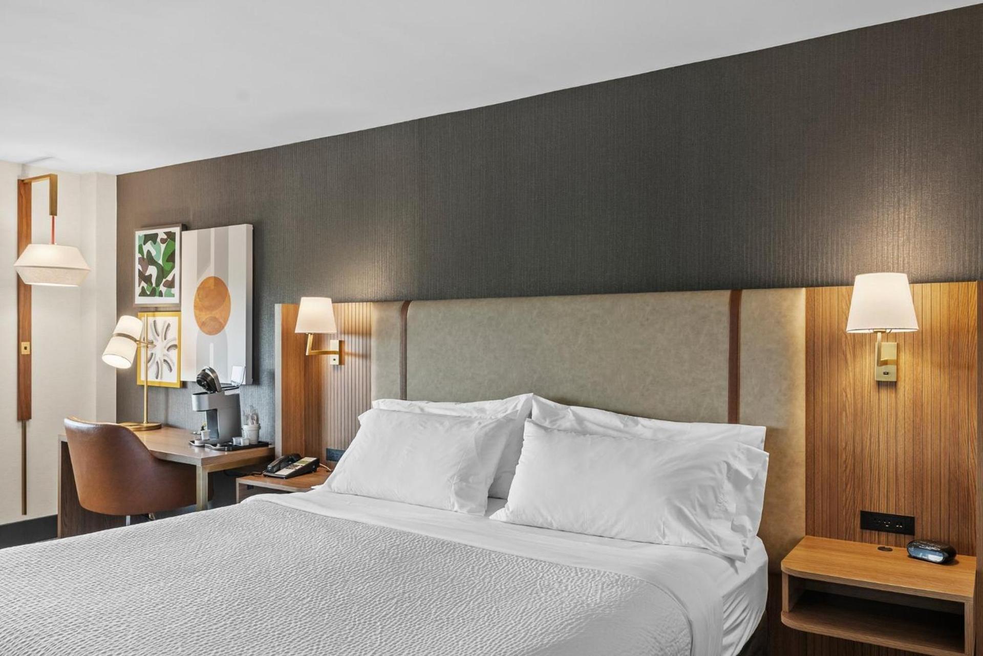 Holiday Inn Niagara Falls State Park Entry by IHG photo 88