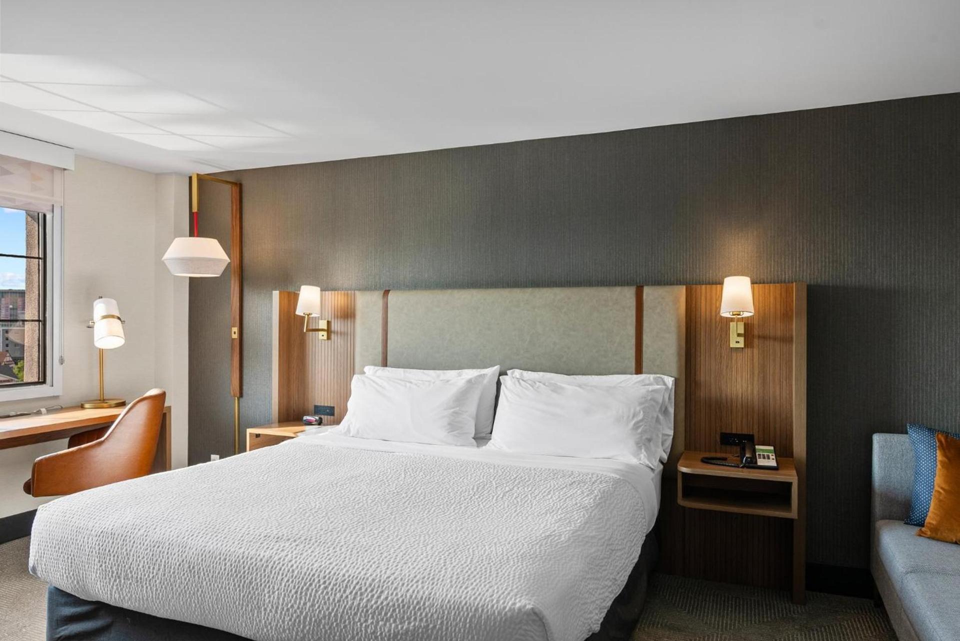Holiday Inn Niagara Falls State Park Entry by IHG photo 86