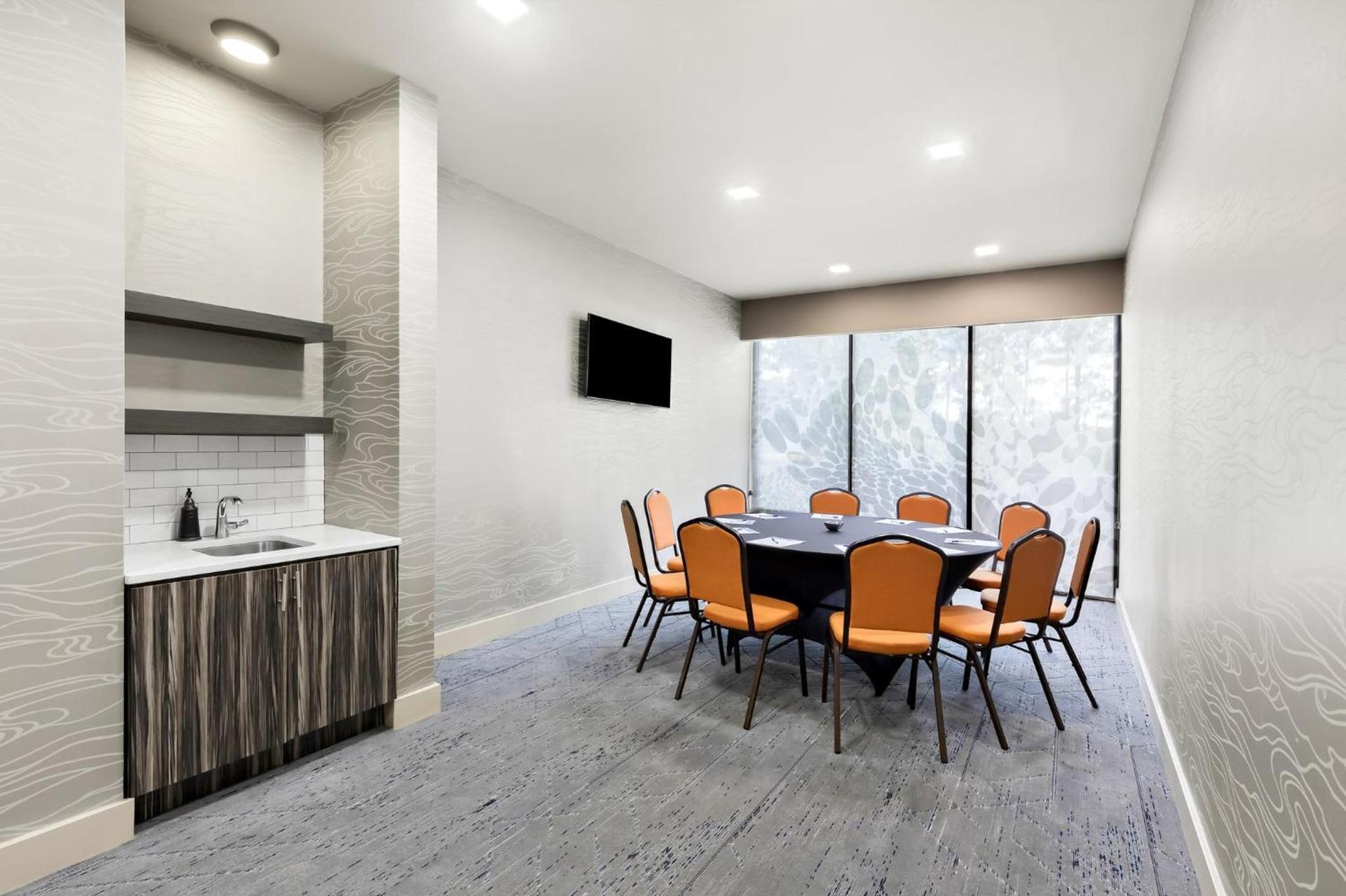 Holiday Inn Express Atlanta Galleria-Ballpark Area by IHG photo 17