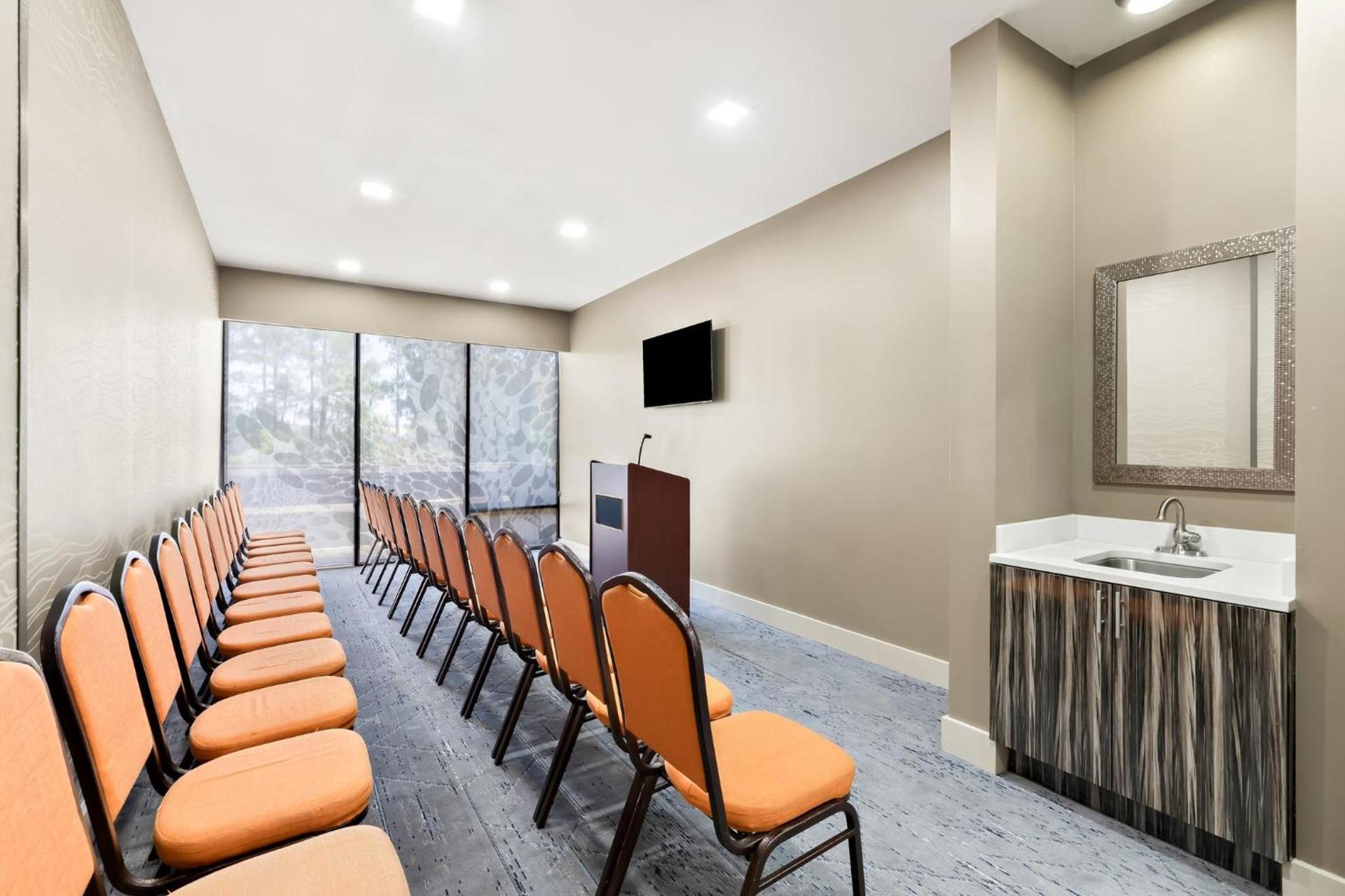 Holiday Inn Express Atlanta Galleria-Ballpark Area by IHG photo 19