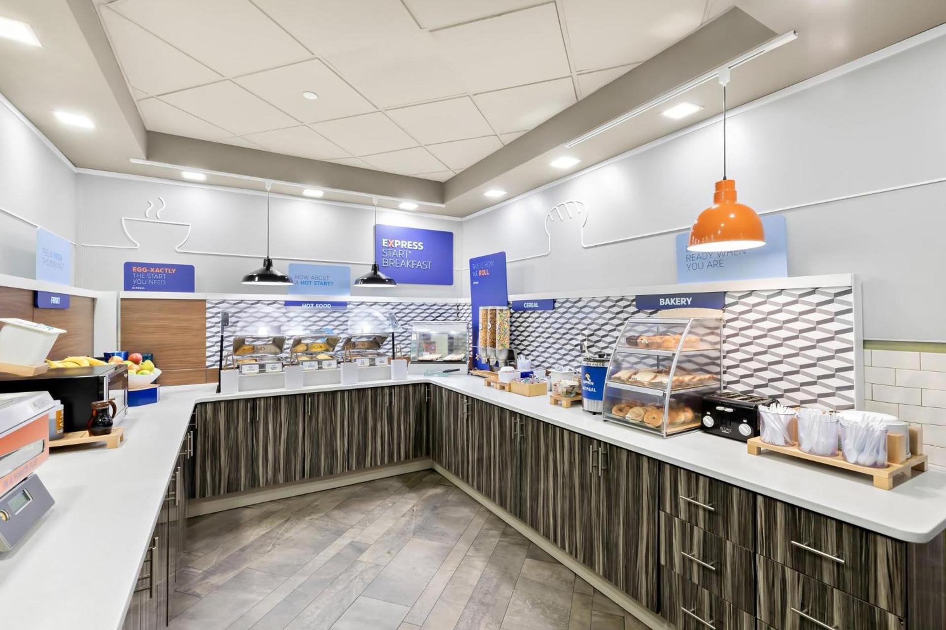 Holiday Inn Express Atlanta Galleria-Ballpark Area by IHG photo 21
