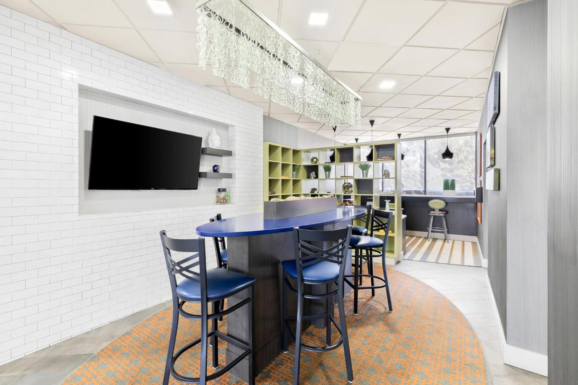 Holiday Inn Express Atlanta Galleria-Ballpark Area by IHG photo 25