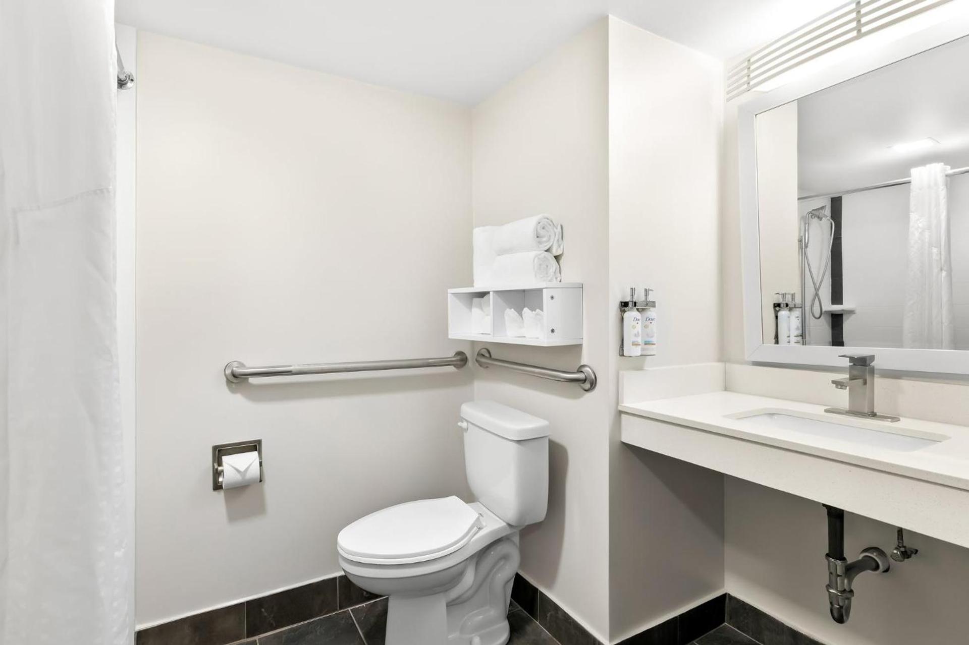 Holiday Inn Express Atlanta Galleria-Ballpark Area by IHG photo 26