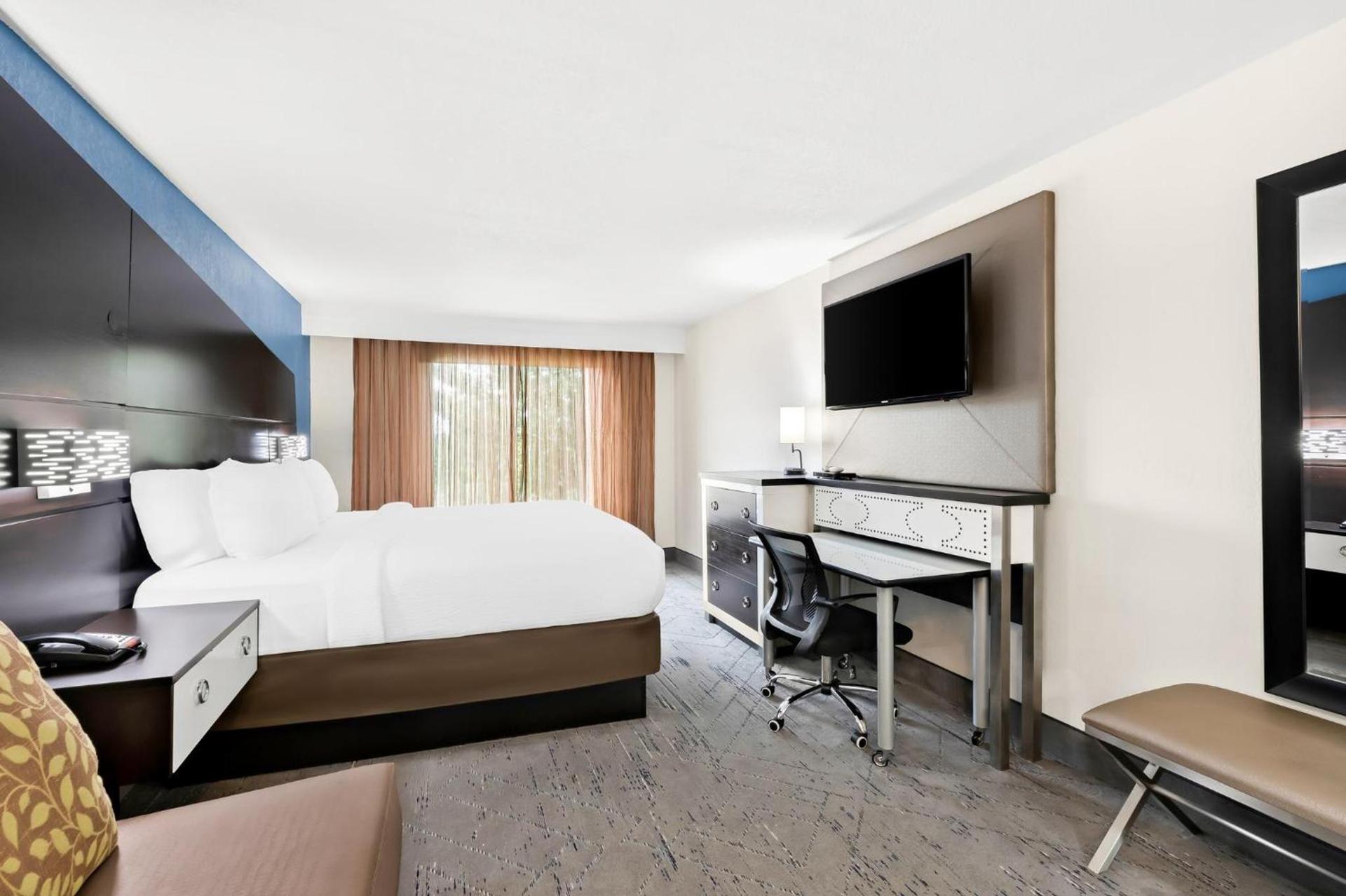 Holiday Inn Express Atlanta Galleria-Ballpark Area by IHG photo 27