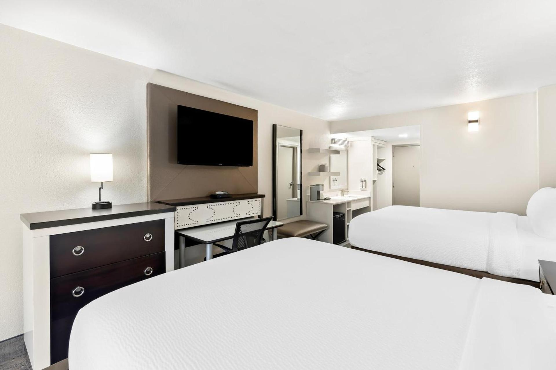 Holiday Inn Express Atlanta Galleria-Ballpark Area by IHG photo 30