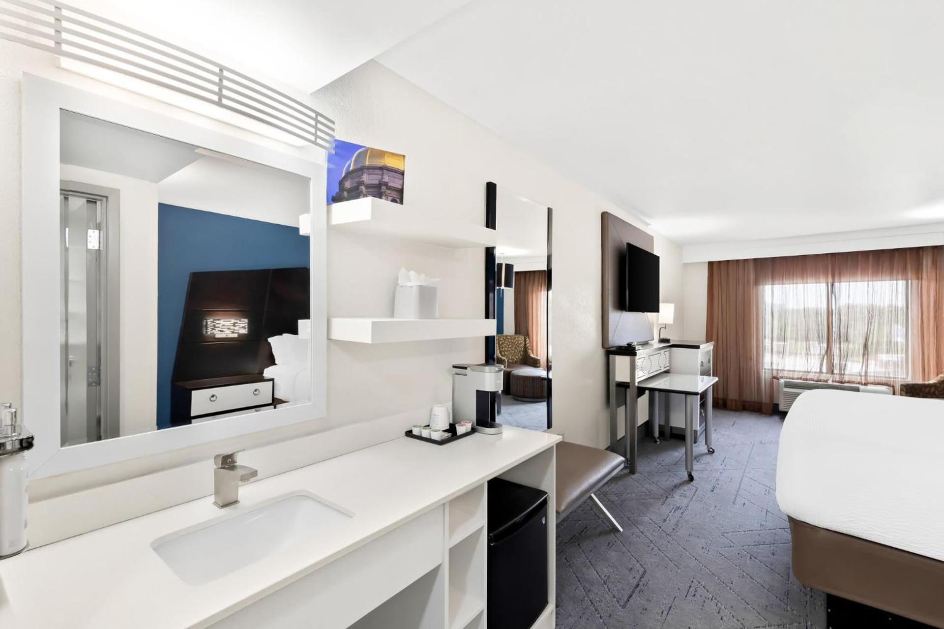 Holiday Inn Express Atlanta Galleria-Ballpark Area by IHG photo 33