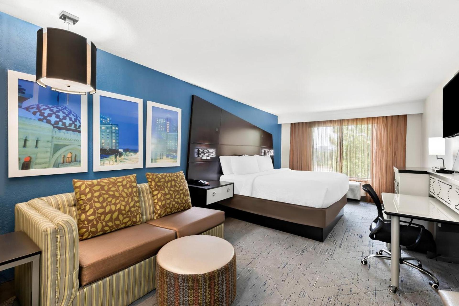 Holiday Inn Express Atlanta Galleria-Ballpark Area by IHG photo 34