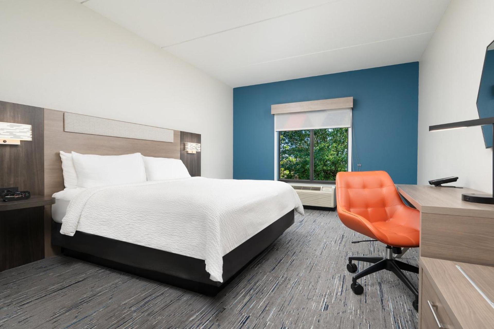 Holiday Inn Express Hotel & Suites Newport South by IHG photo 60
