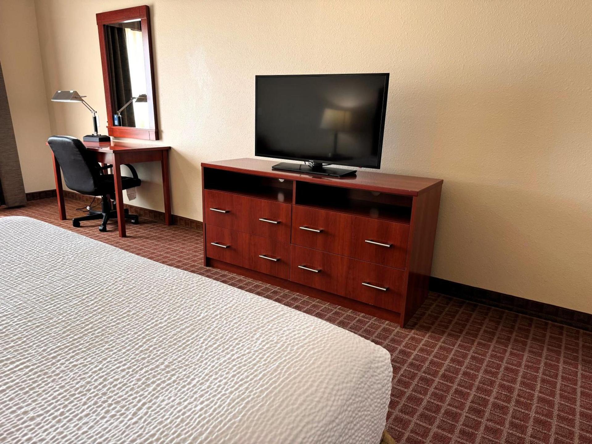 Ramada by Wyndham College Station photo 54