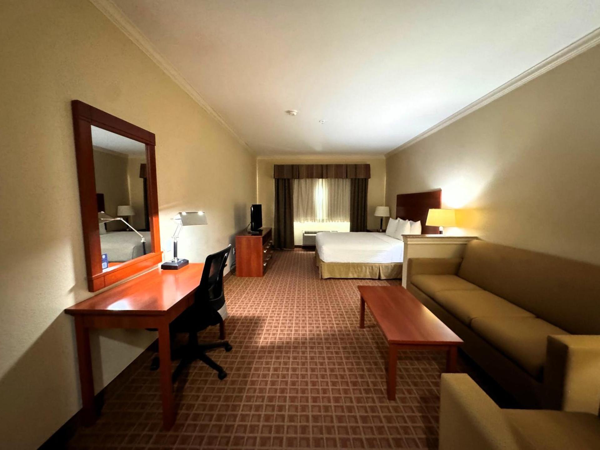 Ramada by Wyndham College Station photo 67