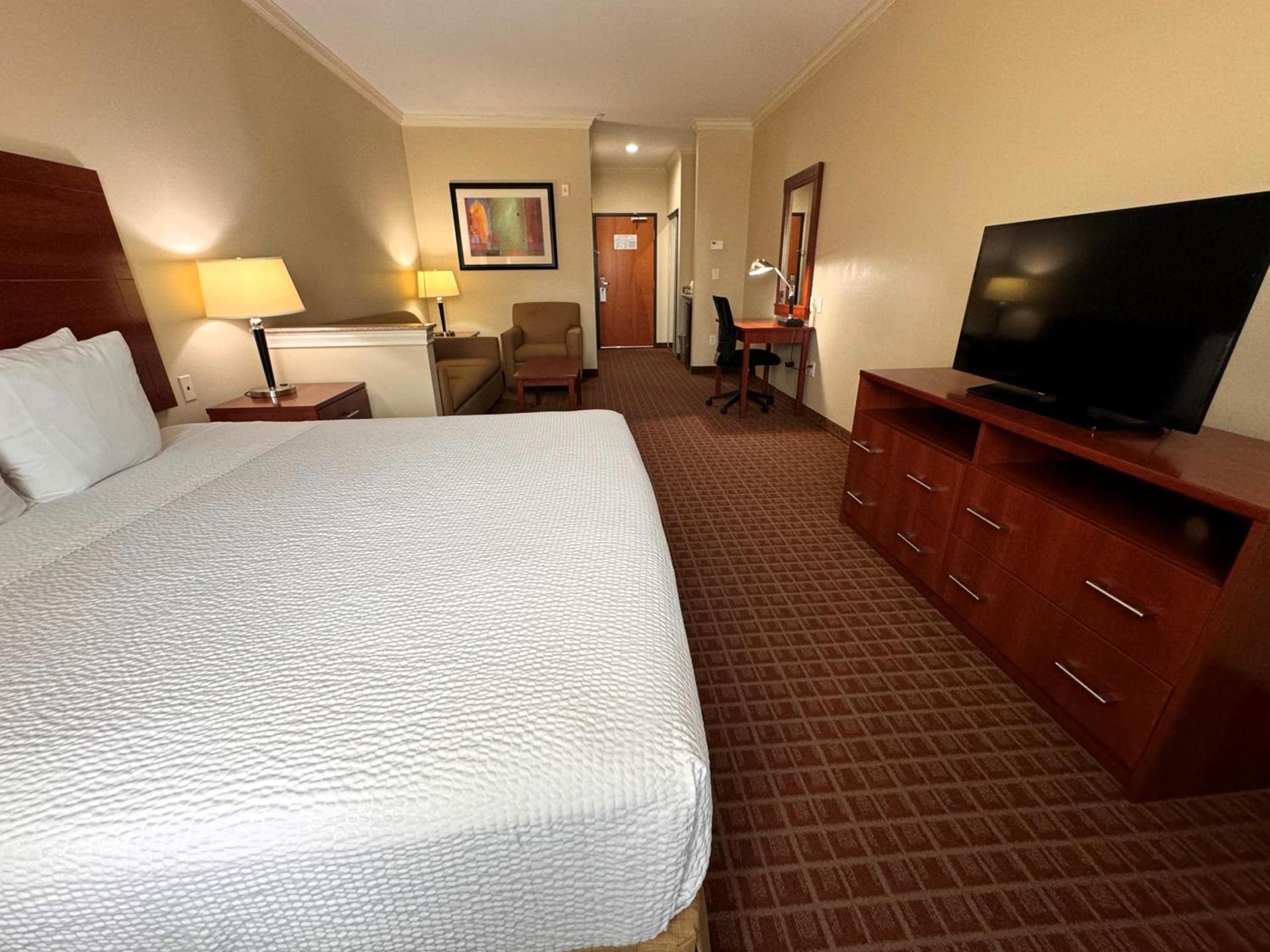 Ramada by Wyndham College Station photo 72