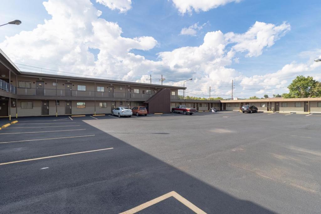 DuBois Manor Motel photo 8