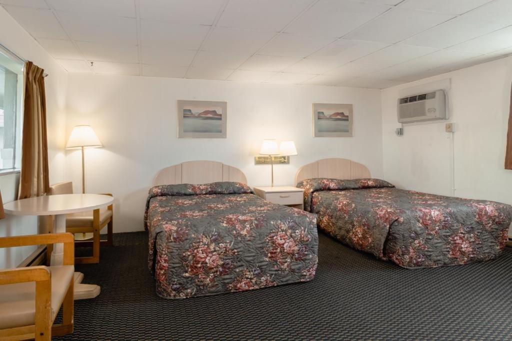 DuBois Manor Motel photo 9