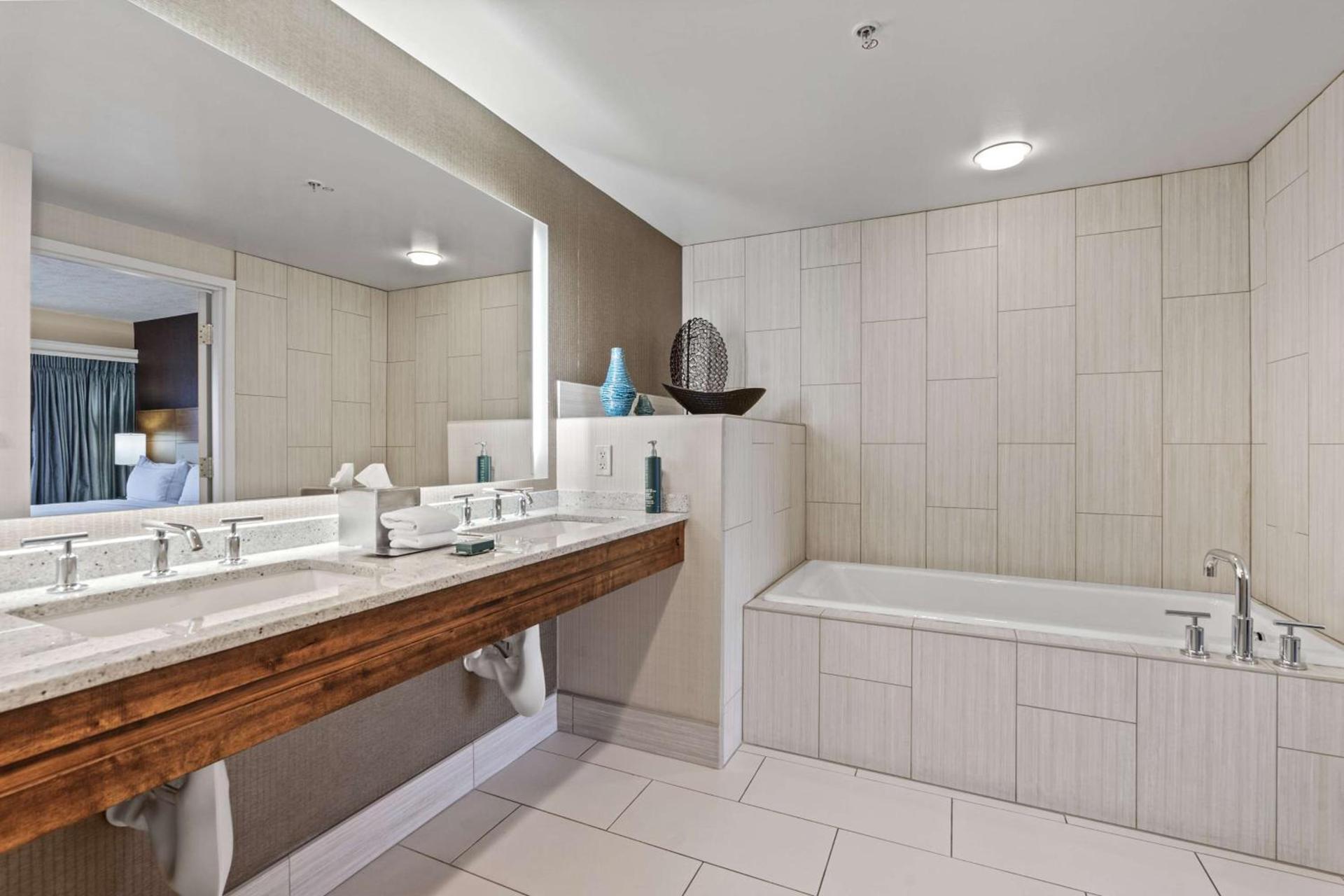 DoubleTree by Hilton Spokane City Center photo 44