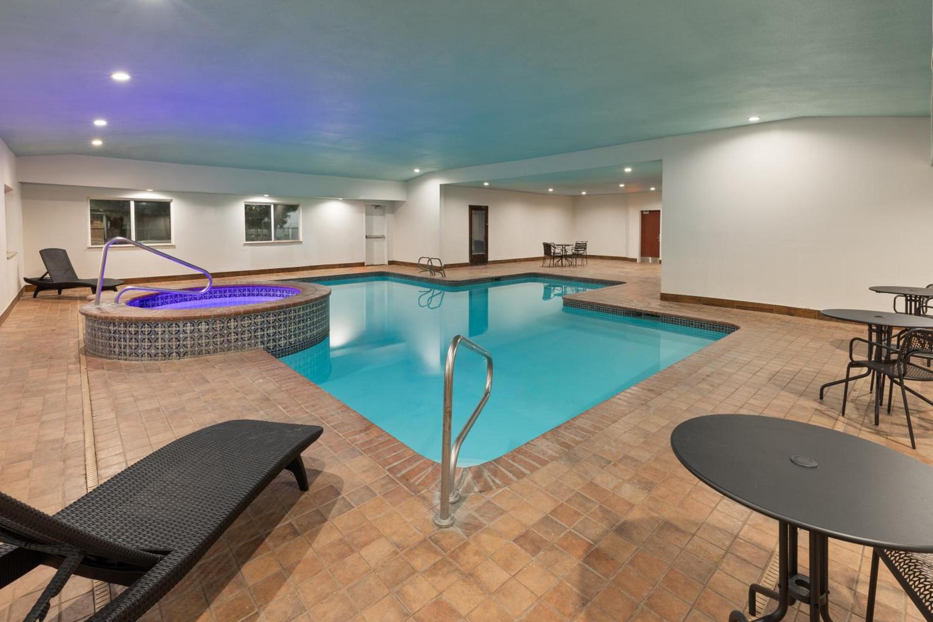 Super 8 by Wyndham Lubbock West photo 52