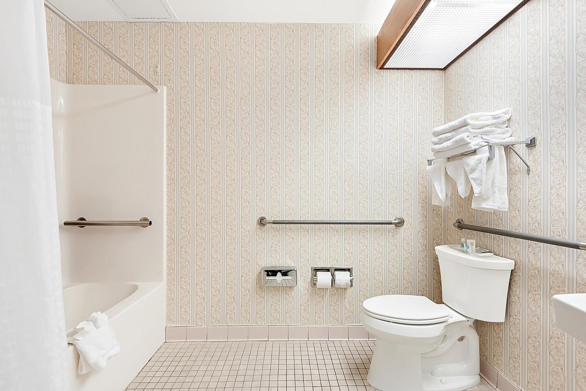 Comfort Suites New Orleans East photo 65