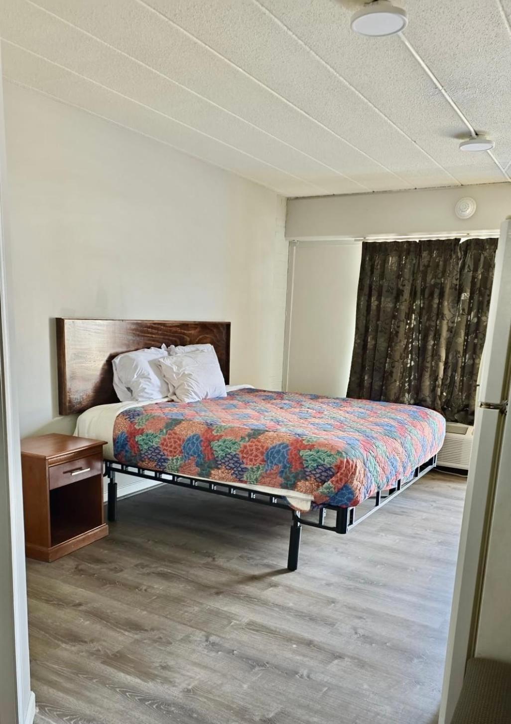 Budget Inn photo 2