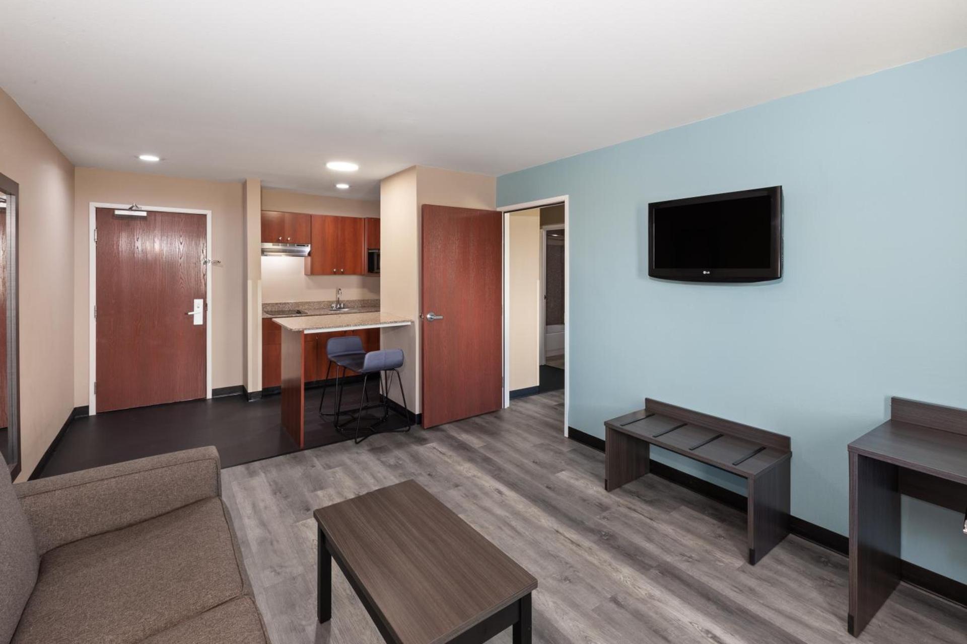 Super 8 by Wyndham Lubbock West photo 57