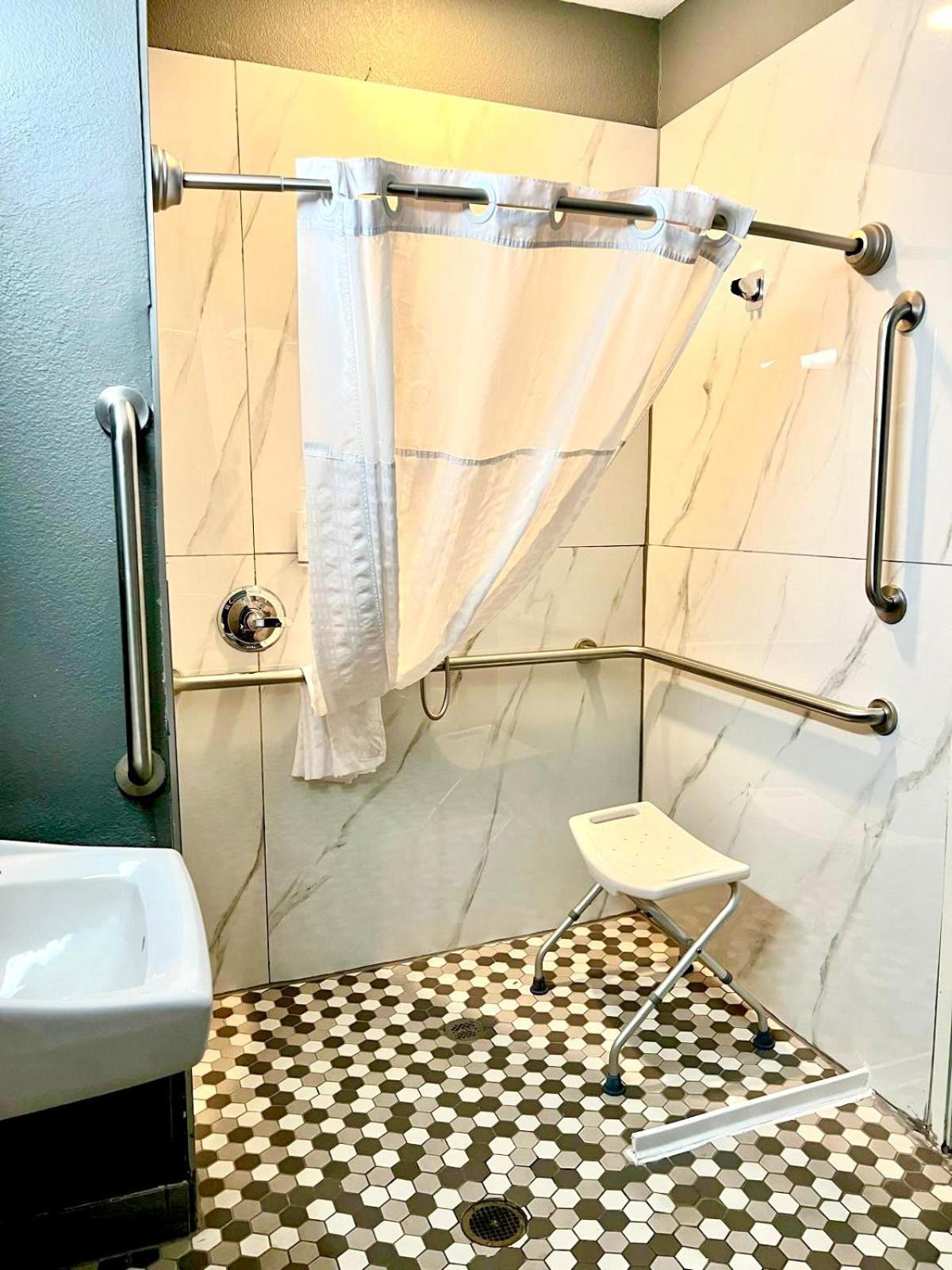 Microtel Inn & Suites by Wyndham Austin Airport photo 33