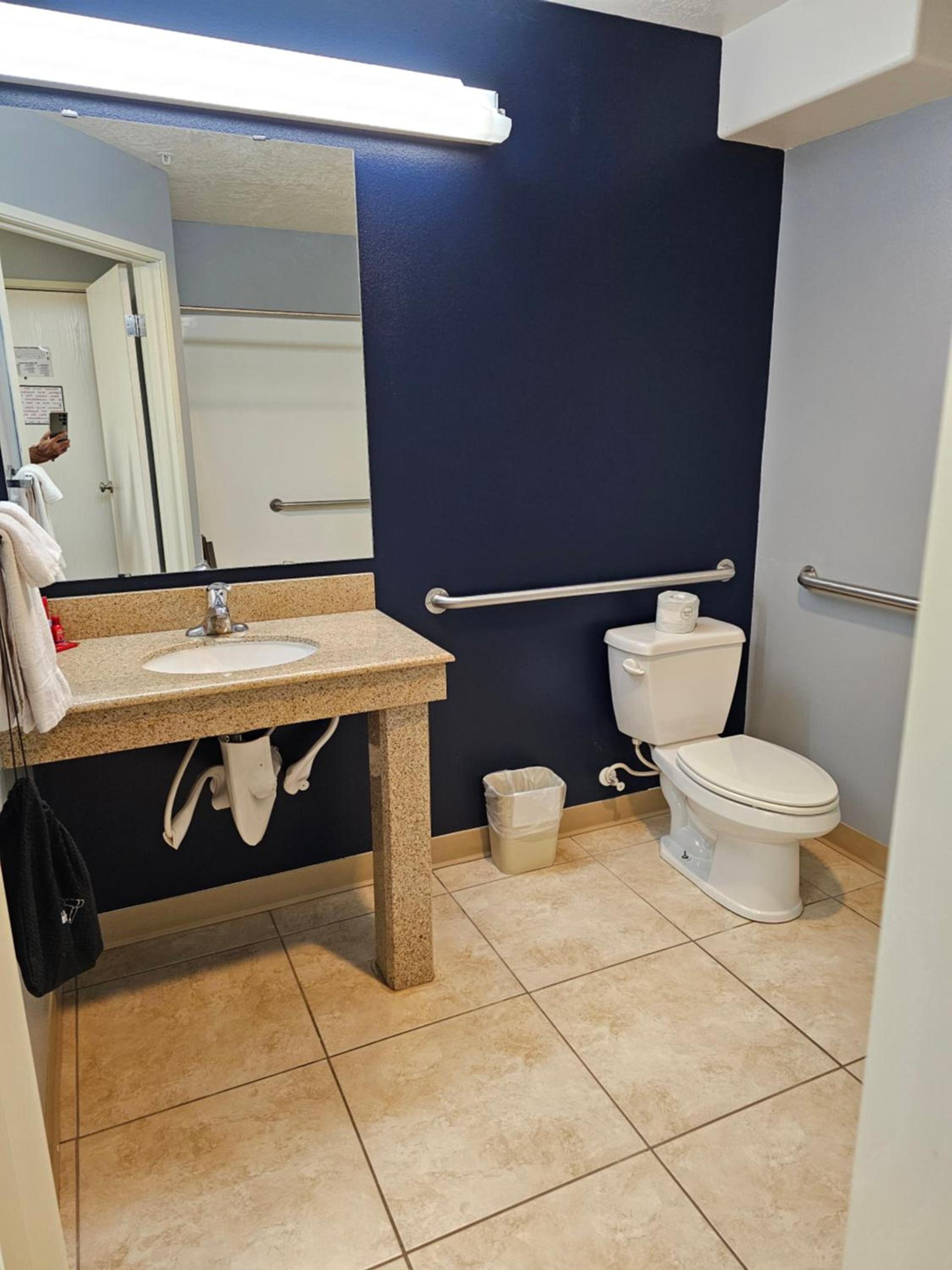 Executive Inn & Suites Extended Stay - Vernal photo 21