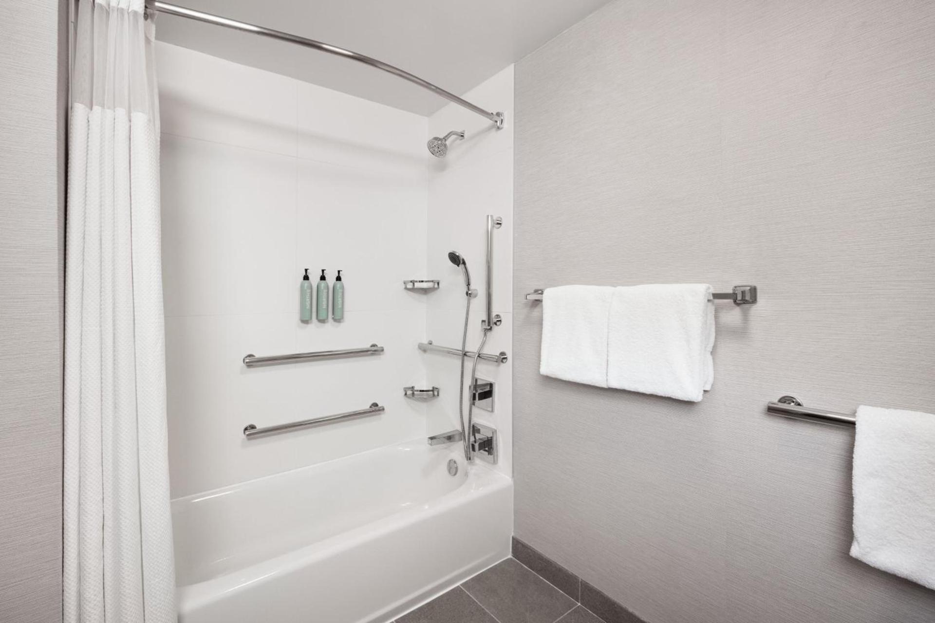 Courtyard by Marriott Memphis Airport photo 14
