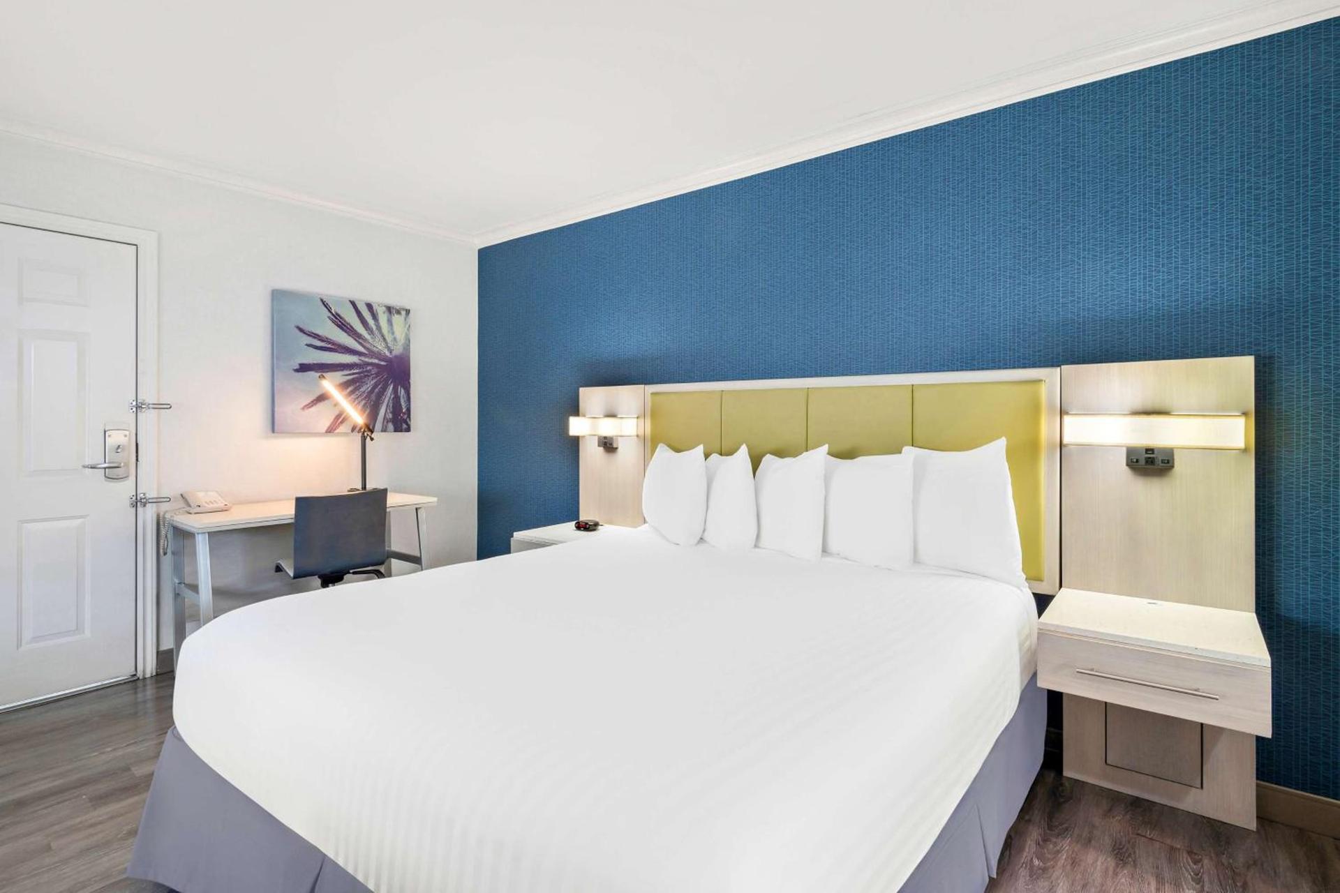 SureStay Hotel by Best Western Santa Monica photo 6