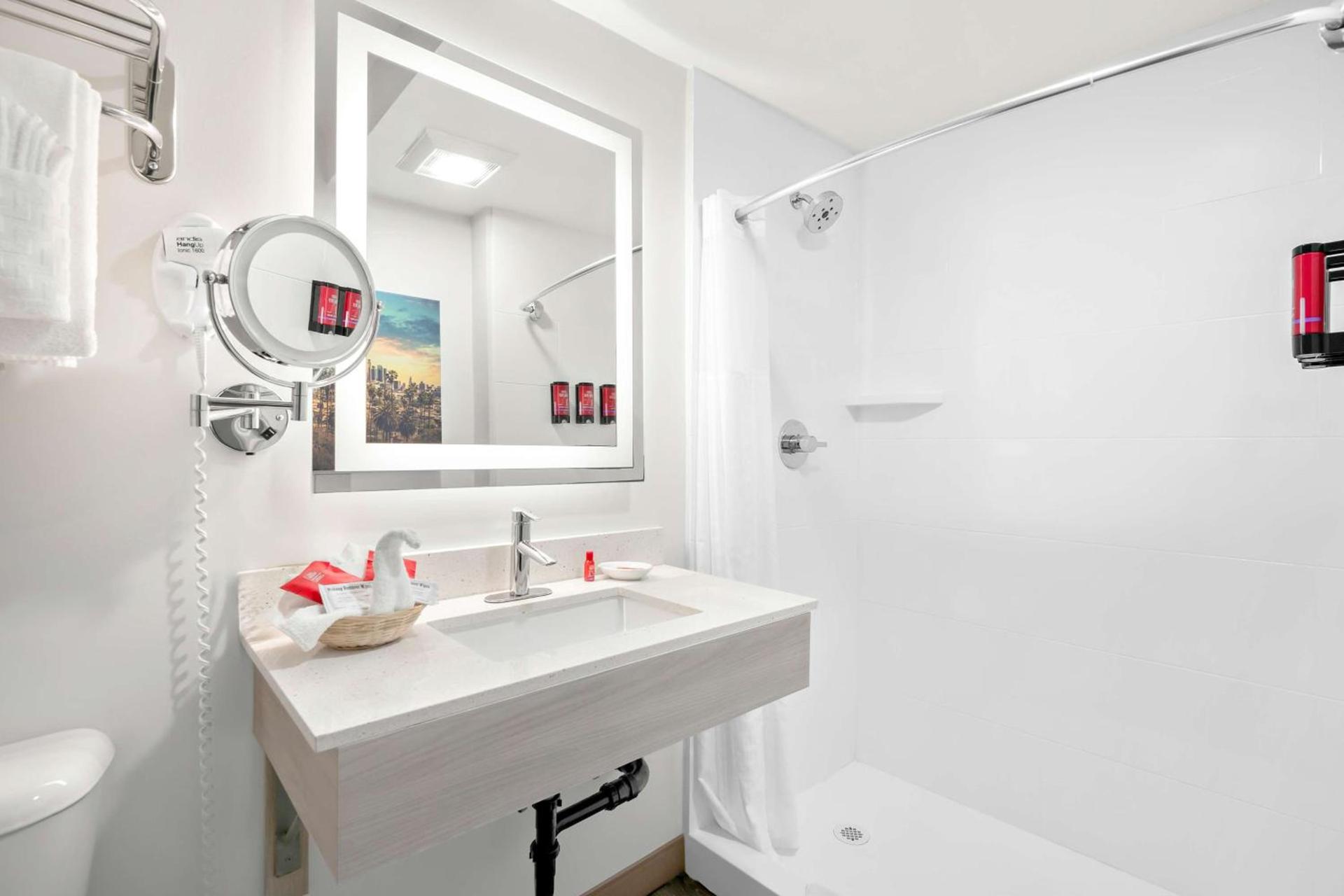 SureStay Hotel by Best Western Santa Monica photo 15
