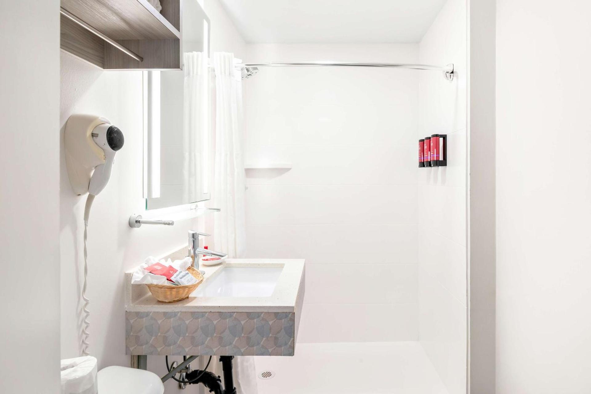 SureStay Hotel by Best Western Santa Monica photo 19