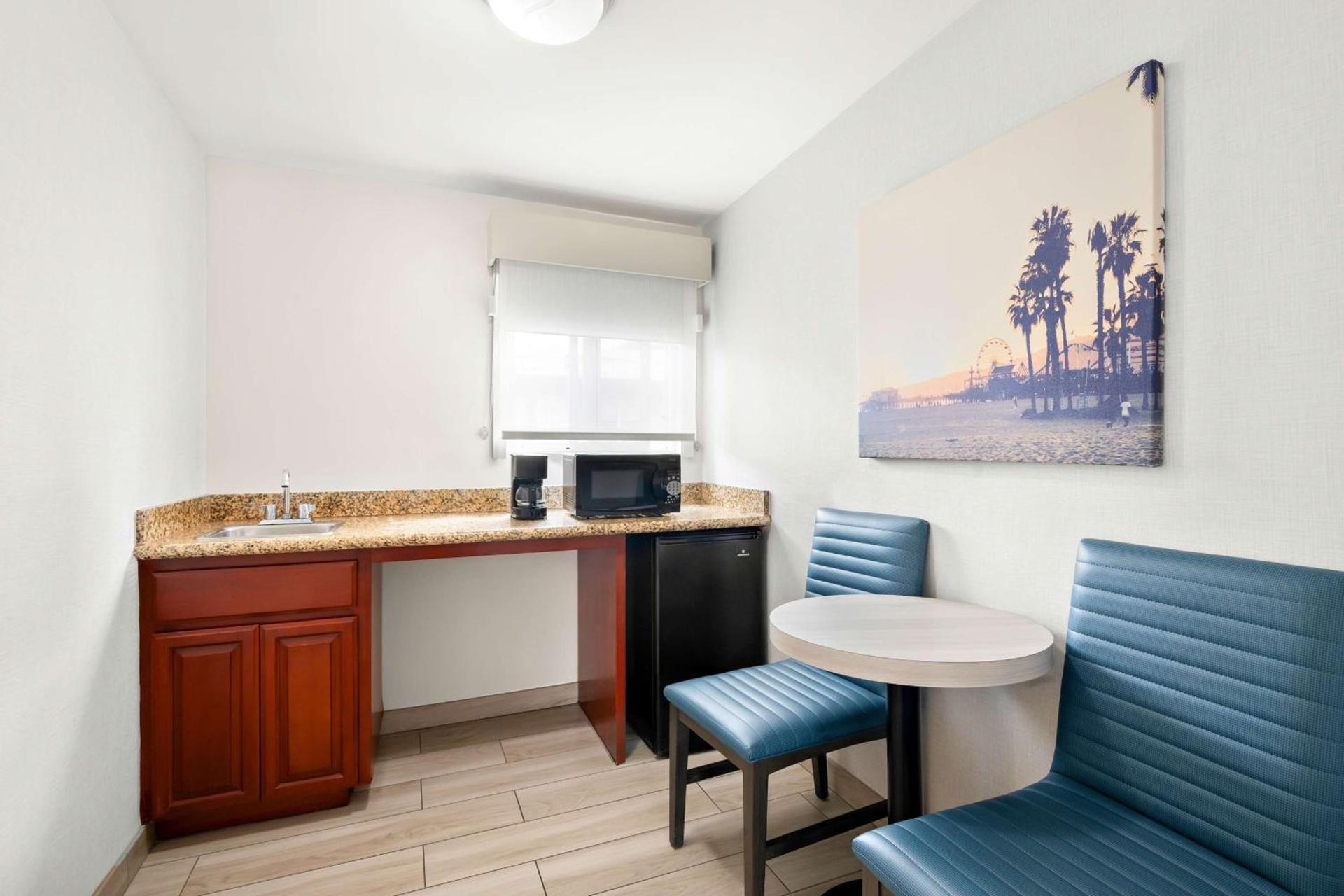 SureStay Hotel by Best Western Santa Monica photo 24