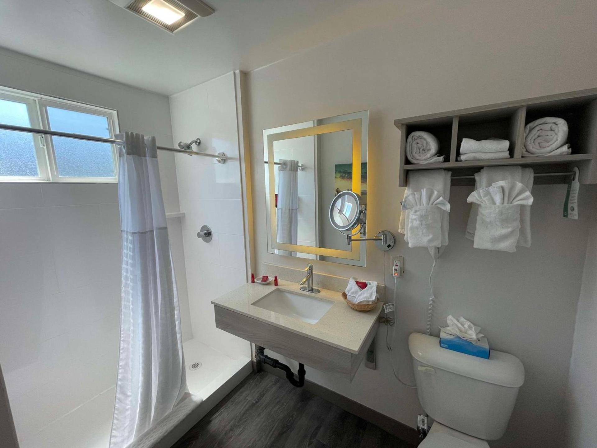 SureStay Hotel by Best Western Santa Monica photo 68