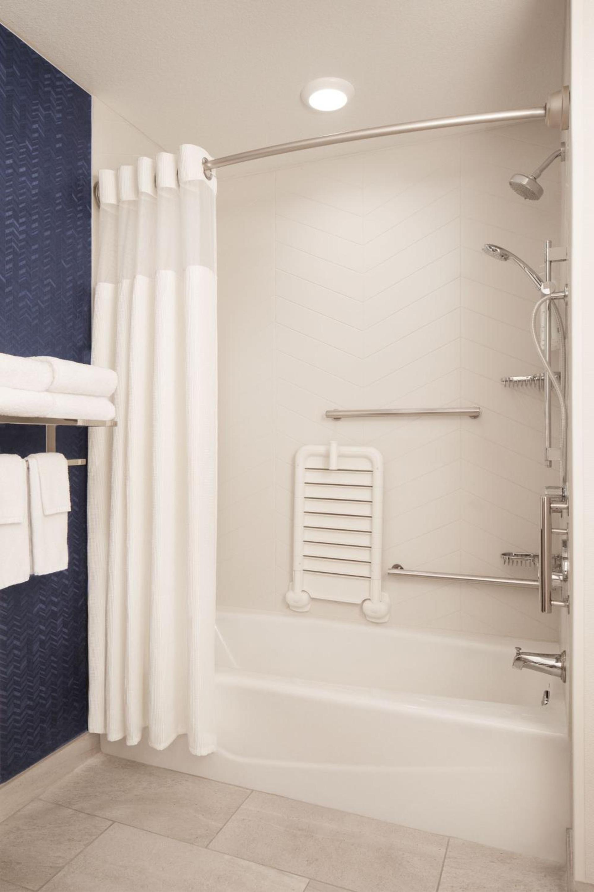 Fairfield Inn & Suites by Marriott Fresno North/Shaw Avenue photo 14